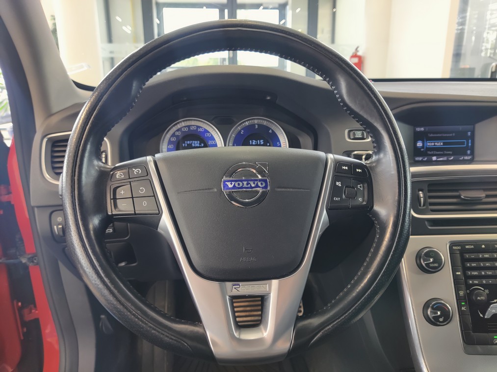 Volvo V60 D2 R-DESIGN AUT