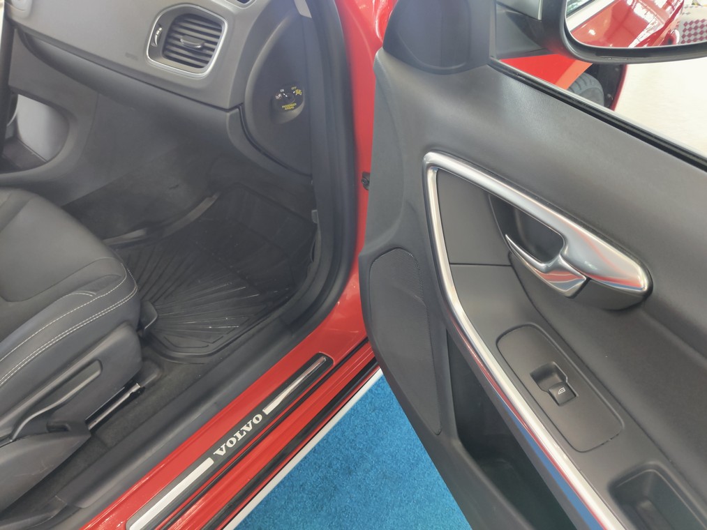 Volvo V60 D2 R-DESIGN AUT