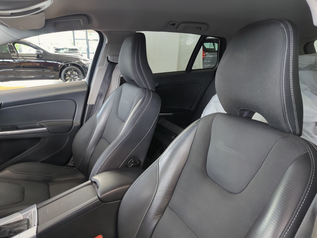 Volvo V60 D2 R-DESIGN AUT