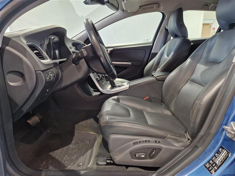 Volvo V60 D4 BUSINESS SUMMUM AUT