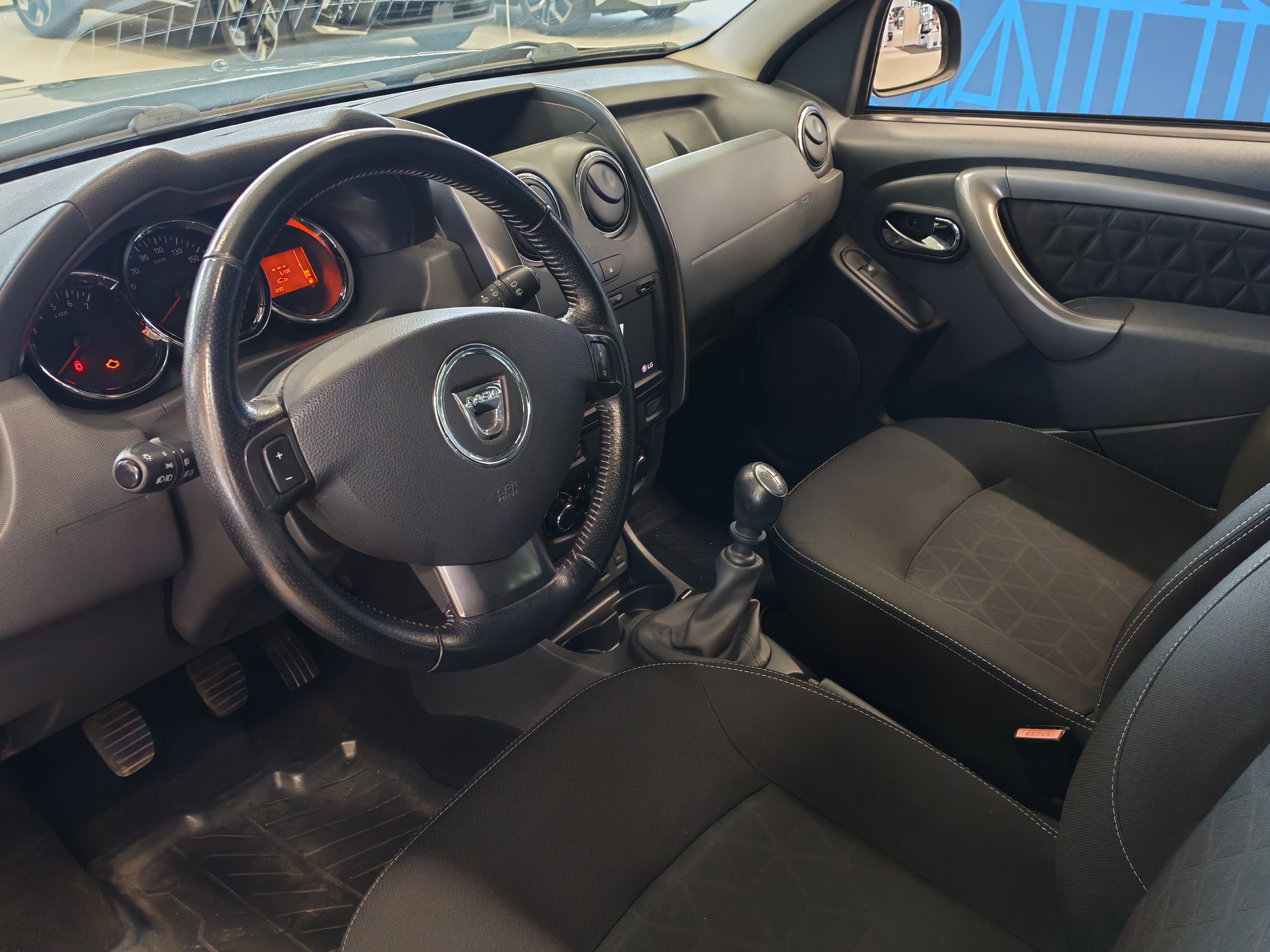 Dacia Duster dCi 110 4x4 Laureate 2015, kuva 5/14