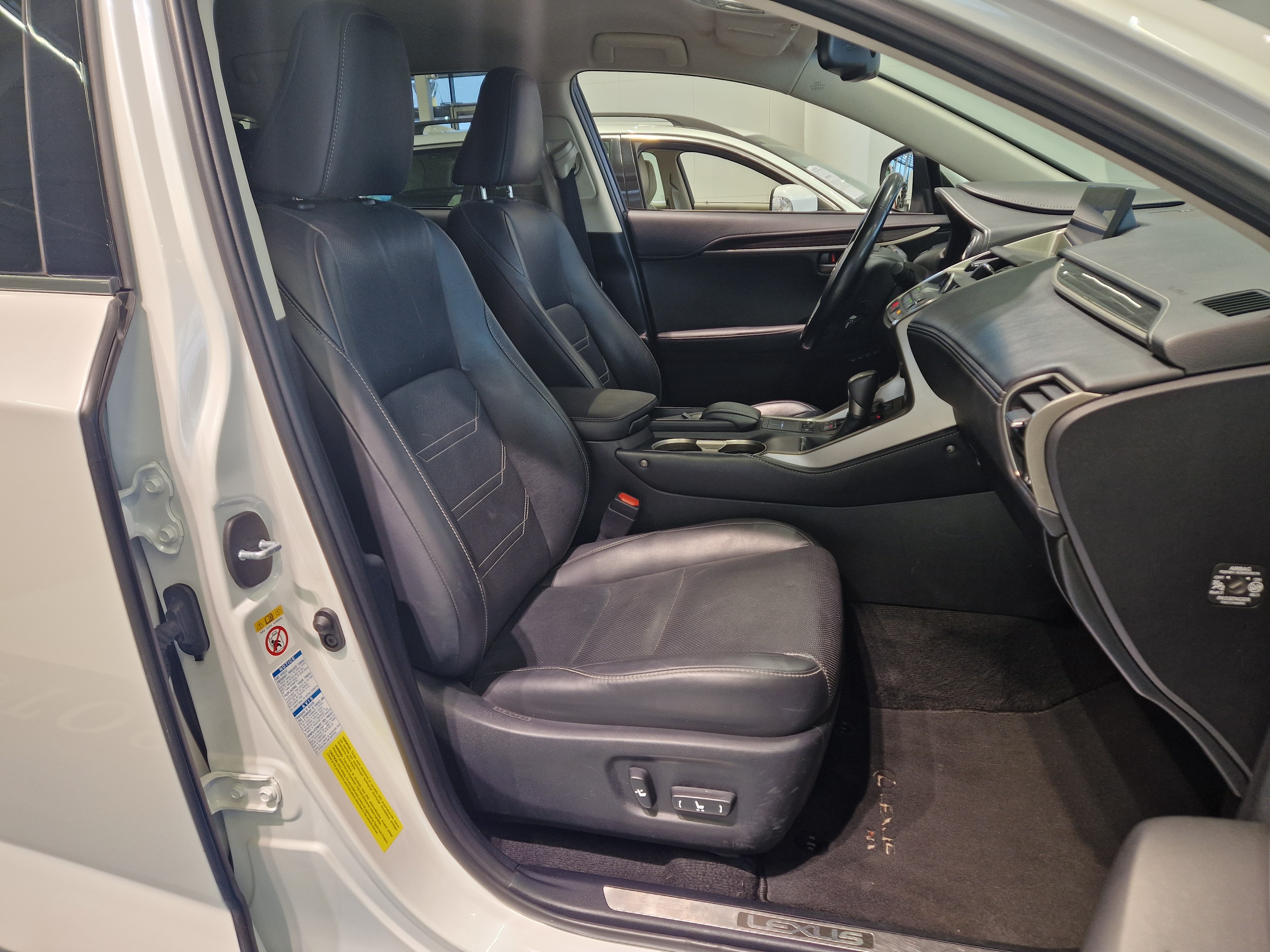 Lexus NX 300H HYBRID A AWD PREMIER