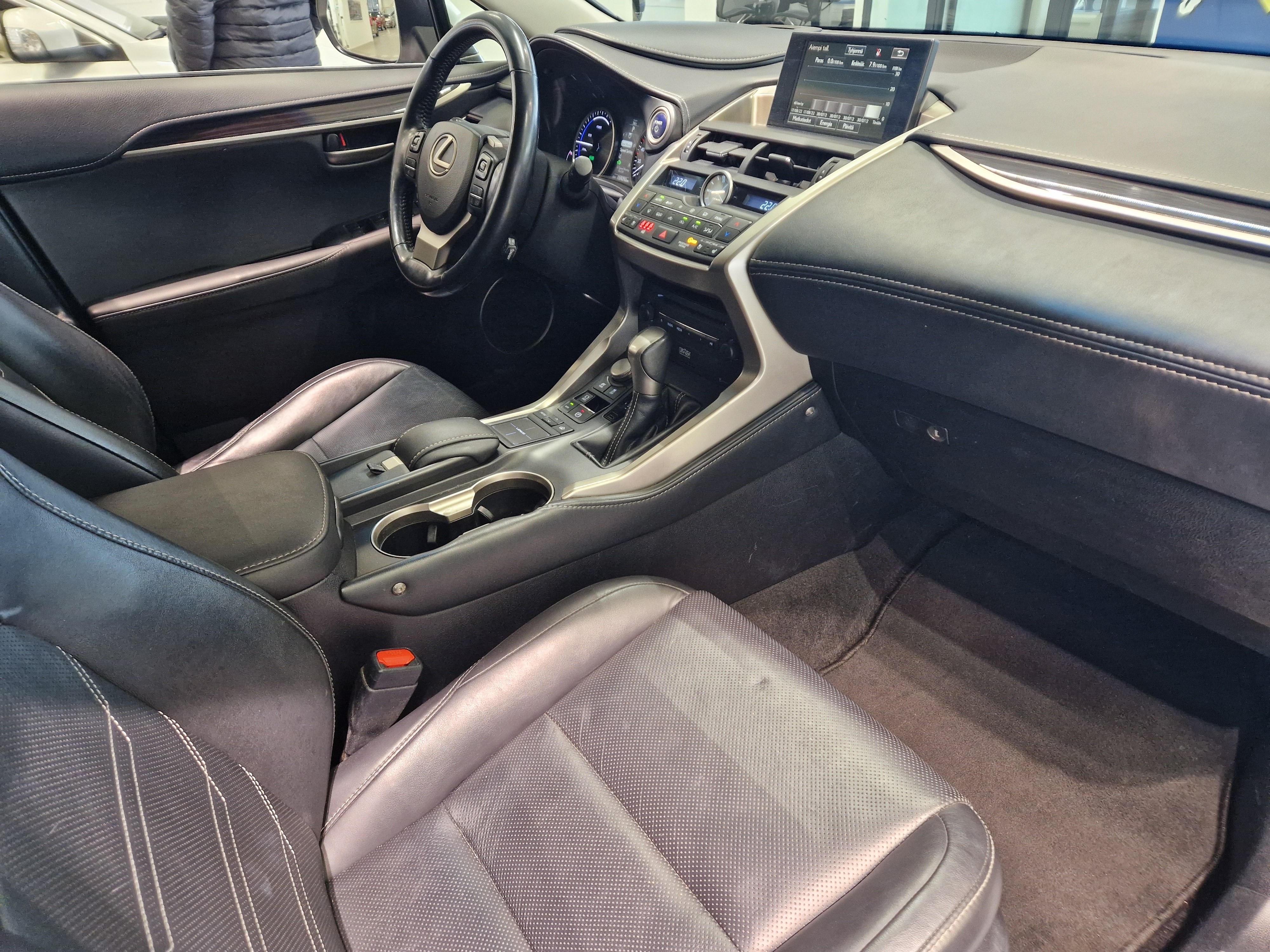 Lexus NX 300H HYBRID A AWD PREMIER