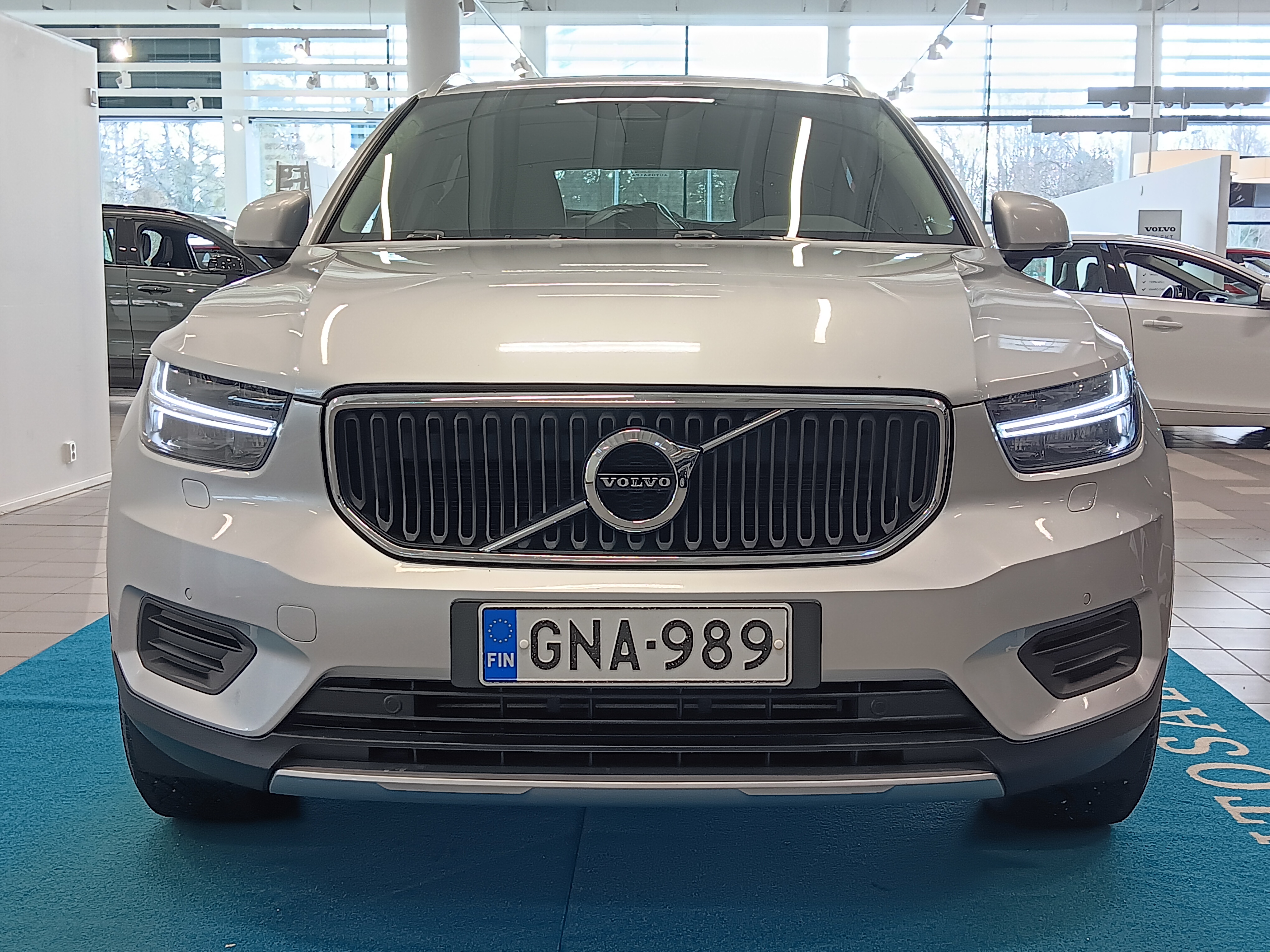 Volvo XC40 D4 AWD Momentum aut. 2019, kuva 2/20