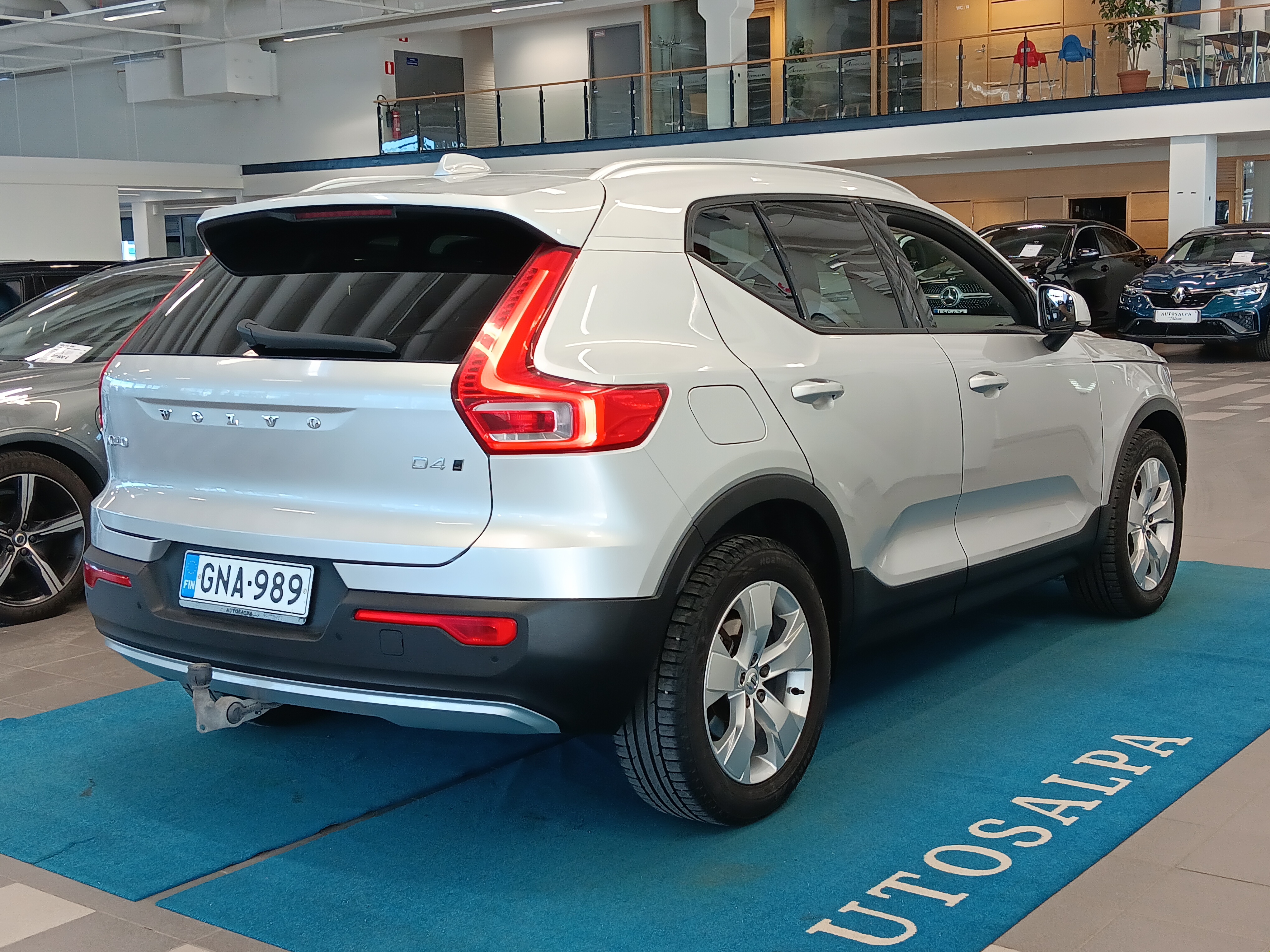 Volvo XC40 D4 AWD Momentum aut. 2019, kuva 3/20