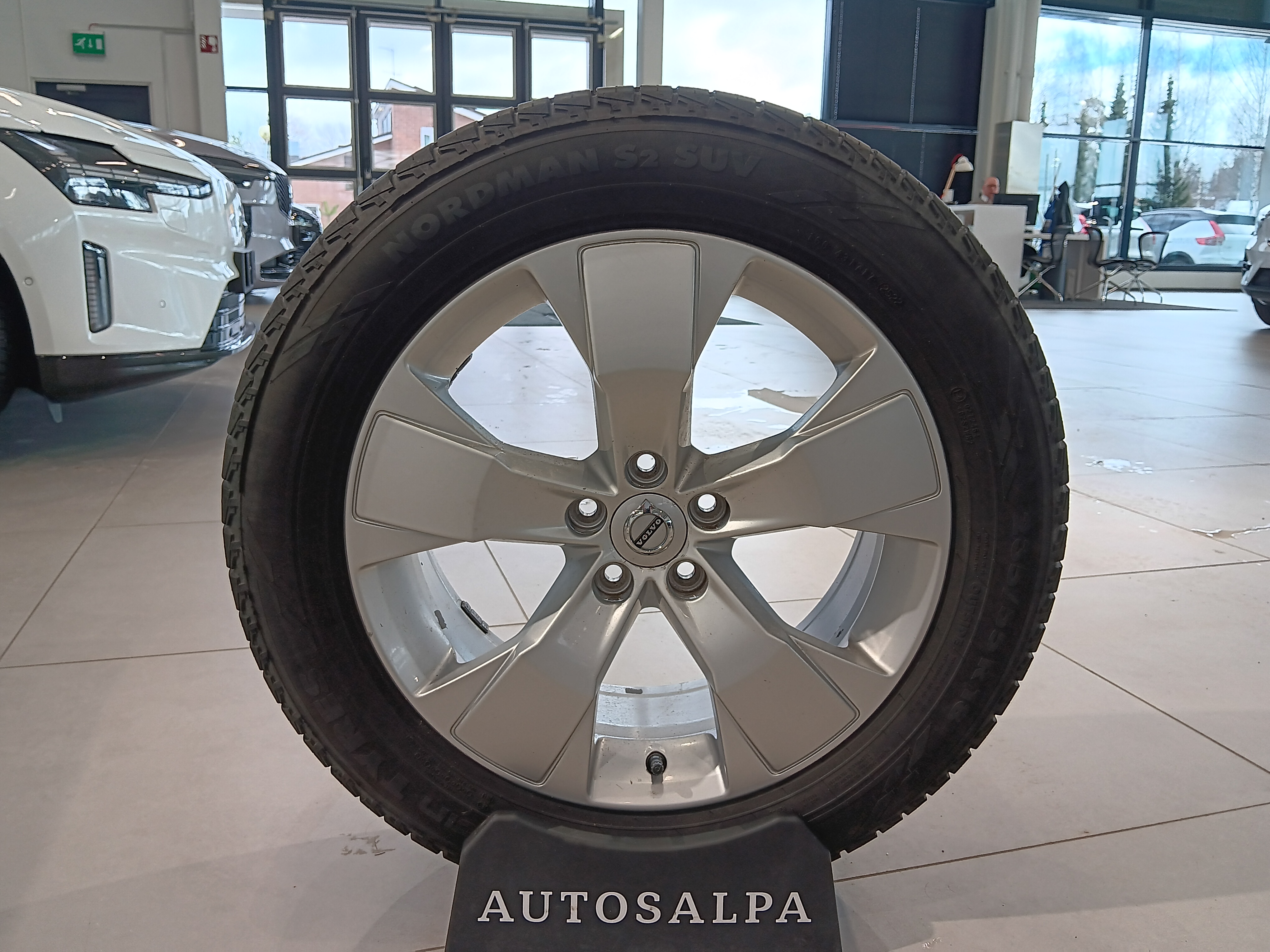 Volvo XC40 D4 AWD Momentum aut. 2019, kuva 5/20