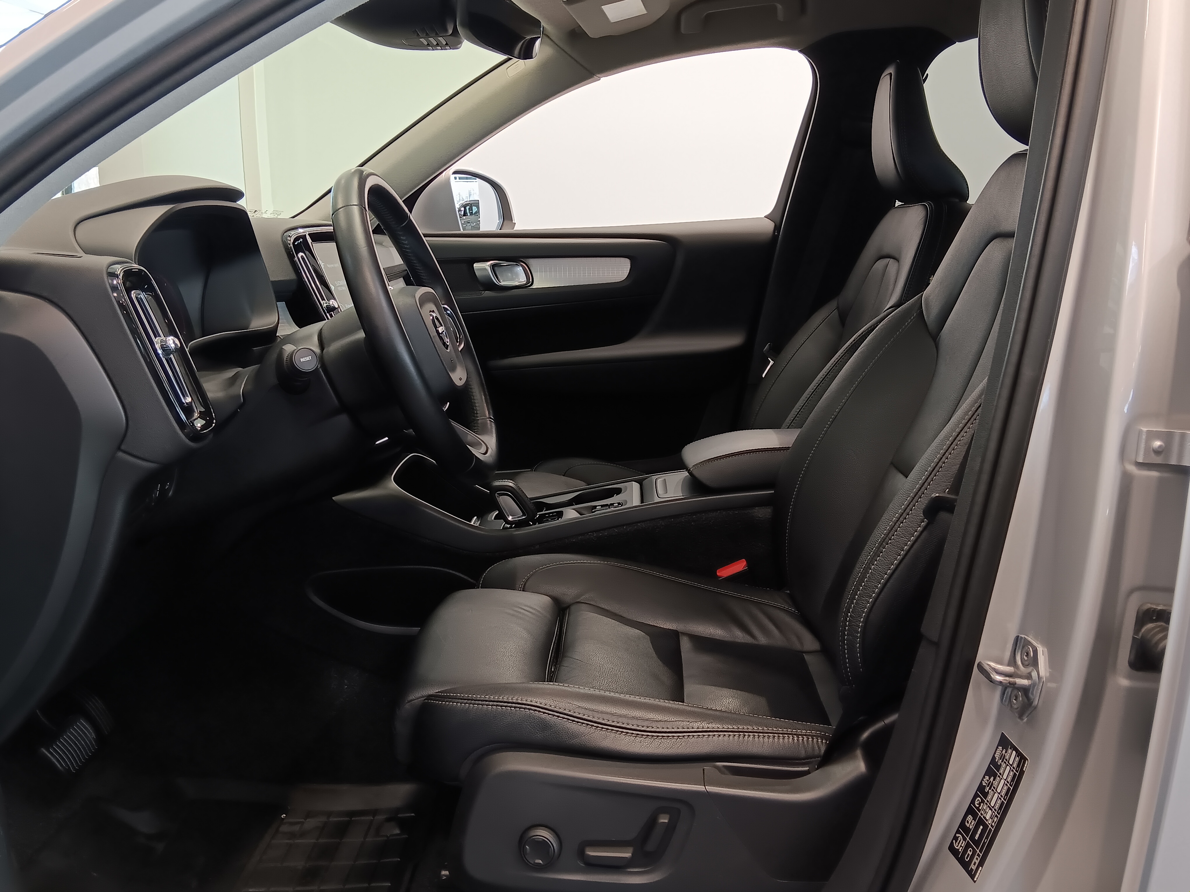 Volvo XC40 D4 AWD Momentum aut. 2019, kuva 7/20