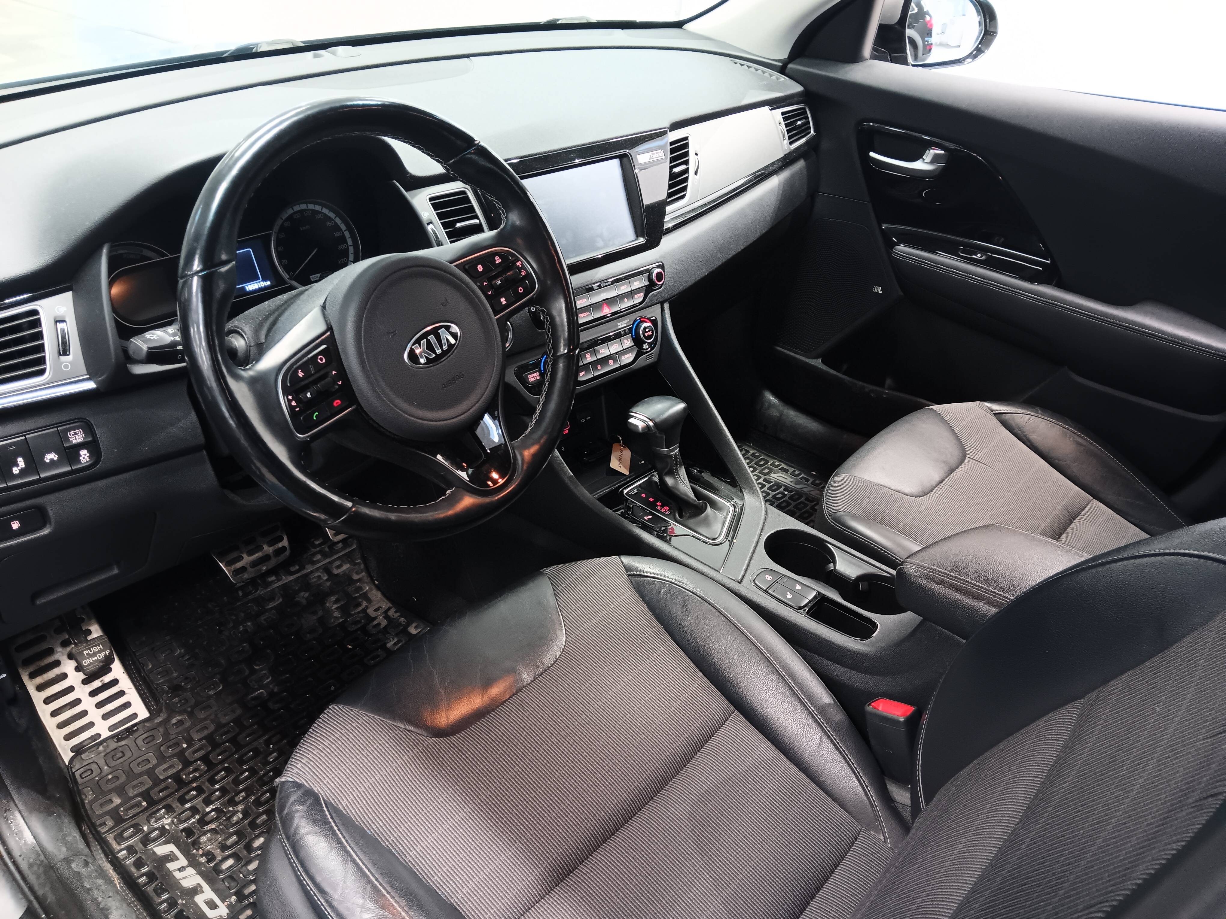 Kia NIRO 1,6 GDI HYBRID BUSINESS PREMIUM DCT 18"