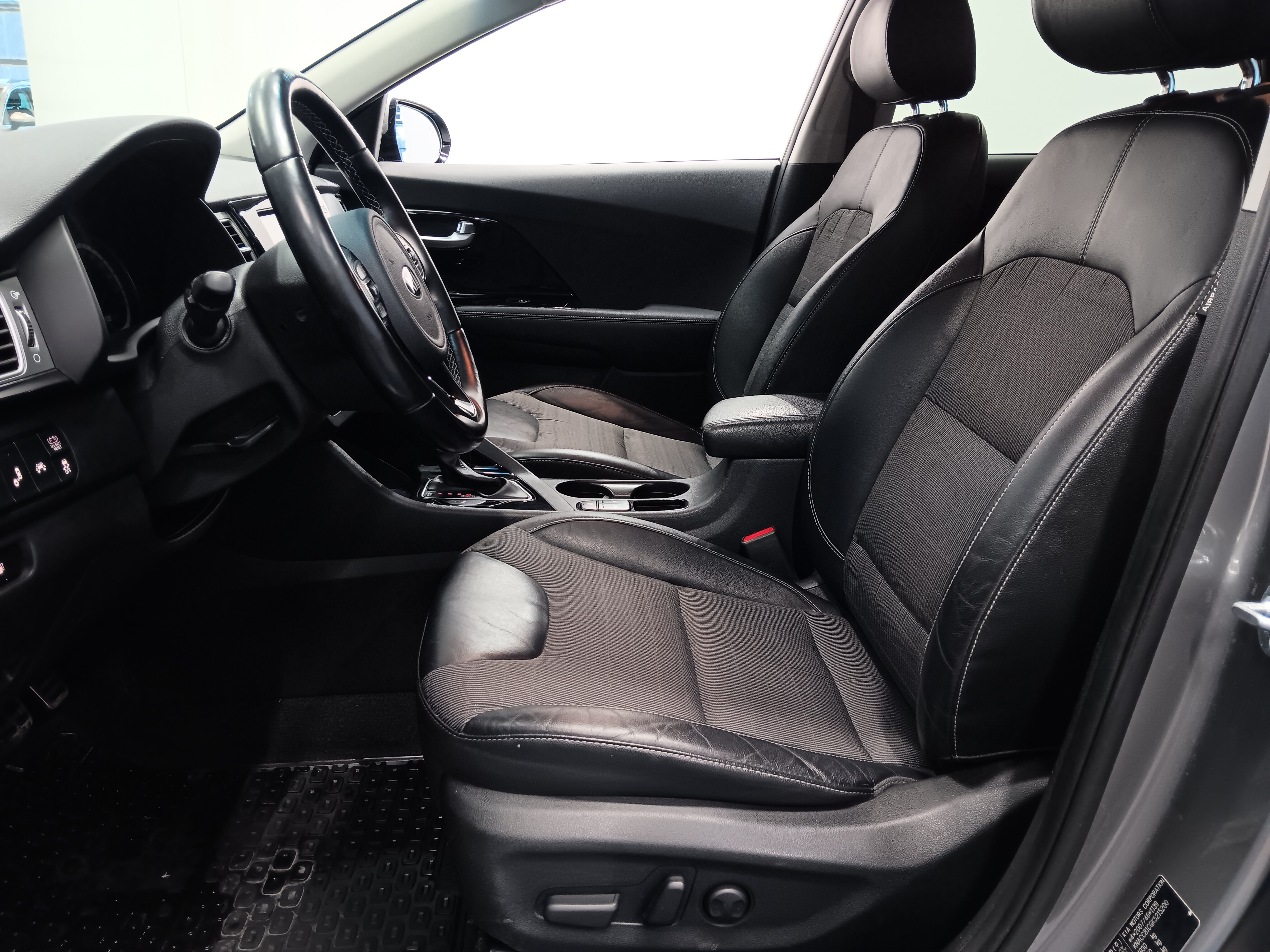 Kia NIRO 1,6 GDI HYBRID BUSINESS PREMIUM DCT 18/'