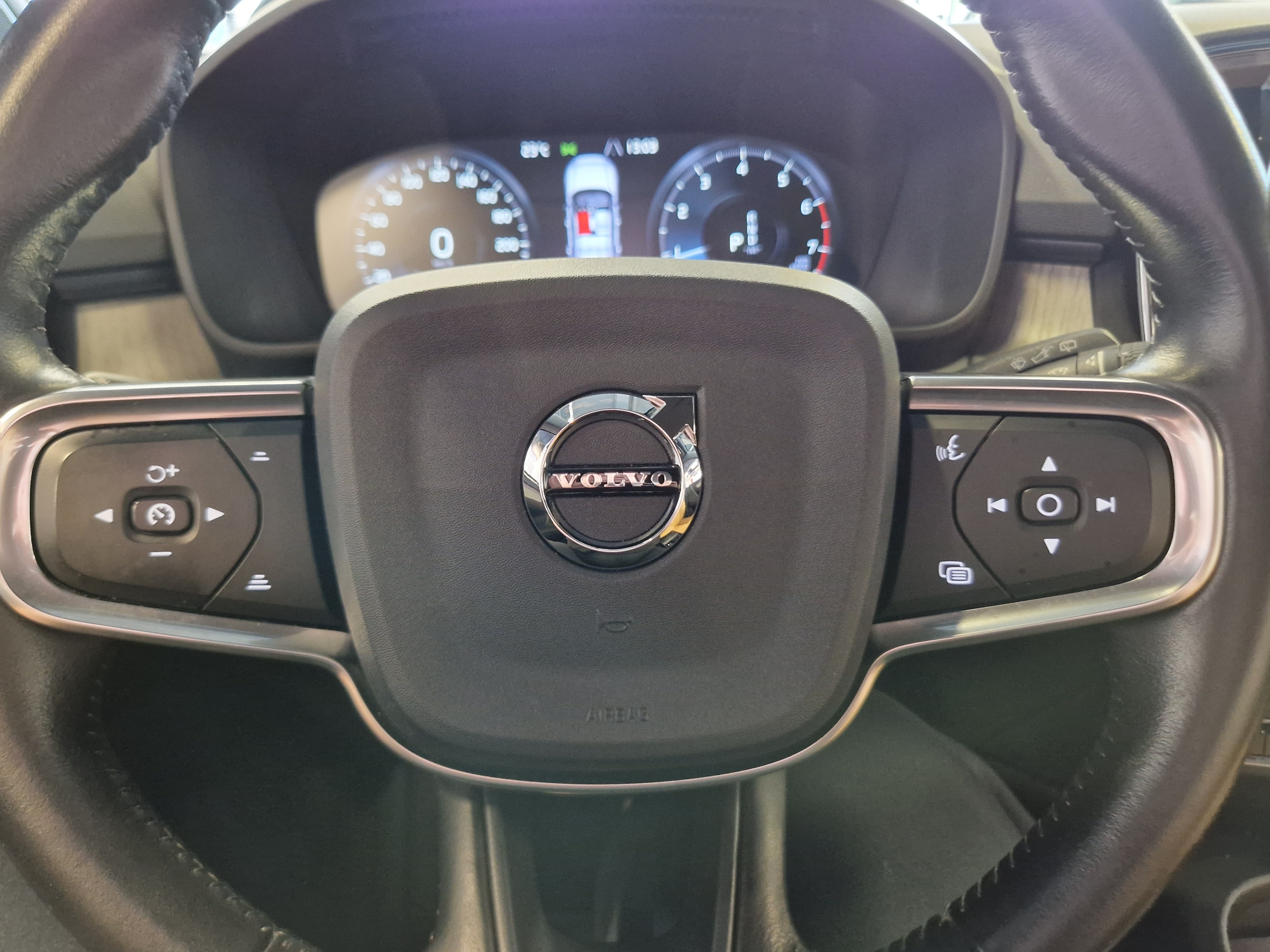 Volvo XC40 2020, photo 5/14