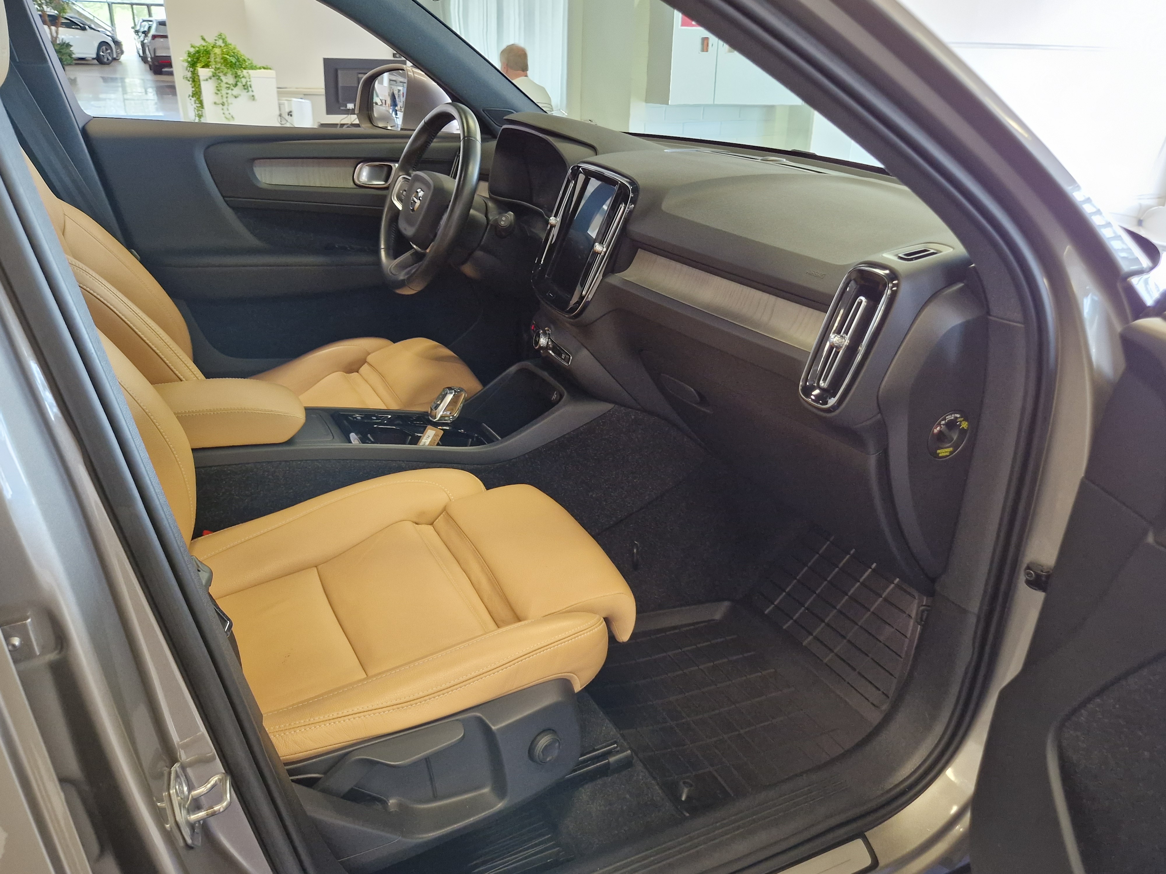 Volvo XC40 2020, photo 7/14