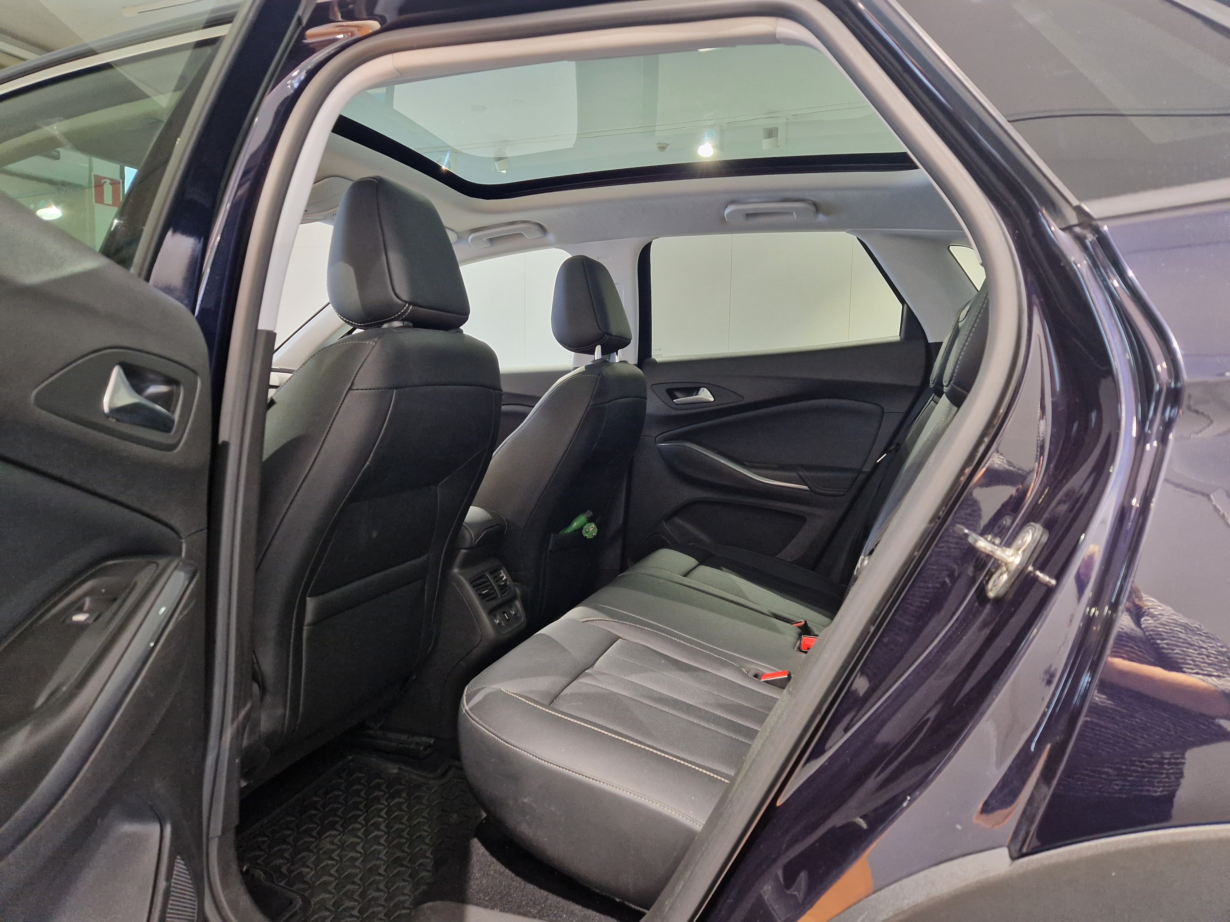 Opel GRANDLAND X EXECUTIVE 130 TURBO A TAKUU 12KK/20TKM