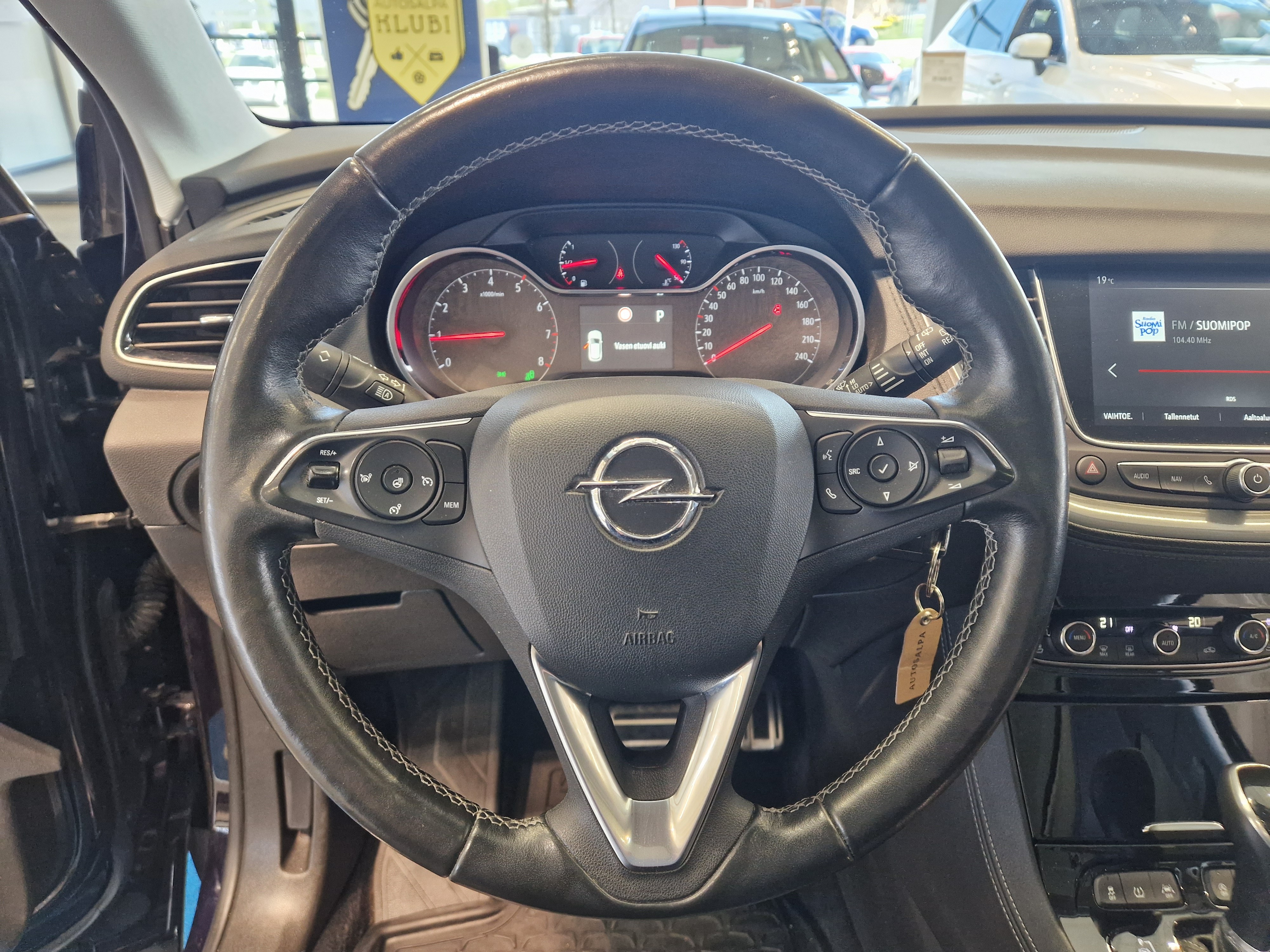 Opel GRANDLAND X EXECUTIVE 130 TURBO A TAKUU 12KK/20TKM
