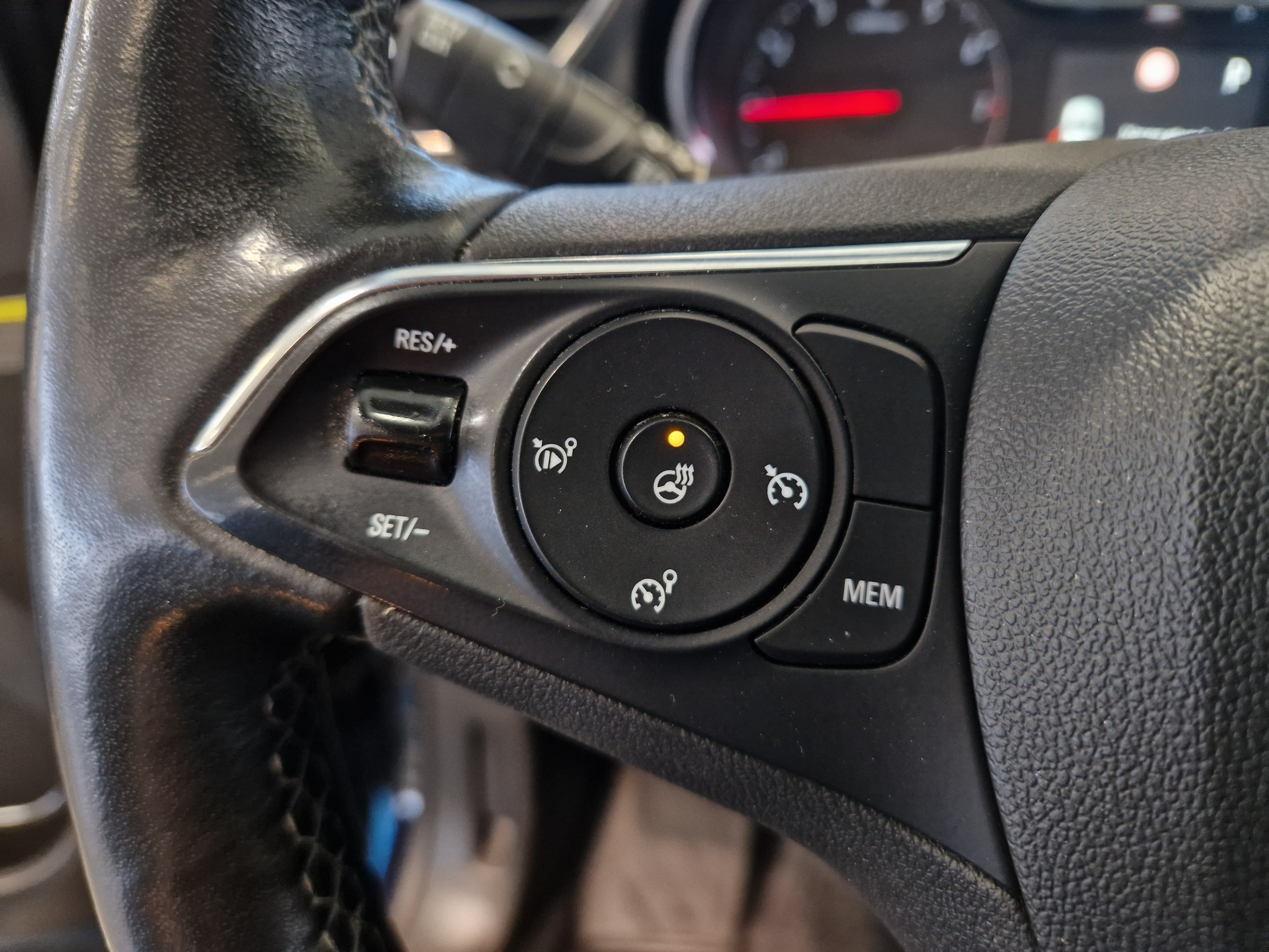 Opel GRANDLAND X EXECUTIVE 130 TURBO A TAKUU 12KK/20TKM