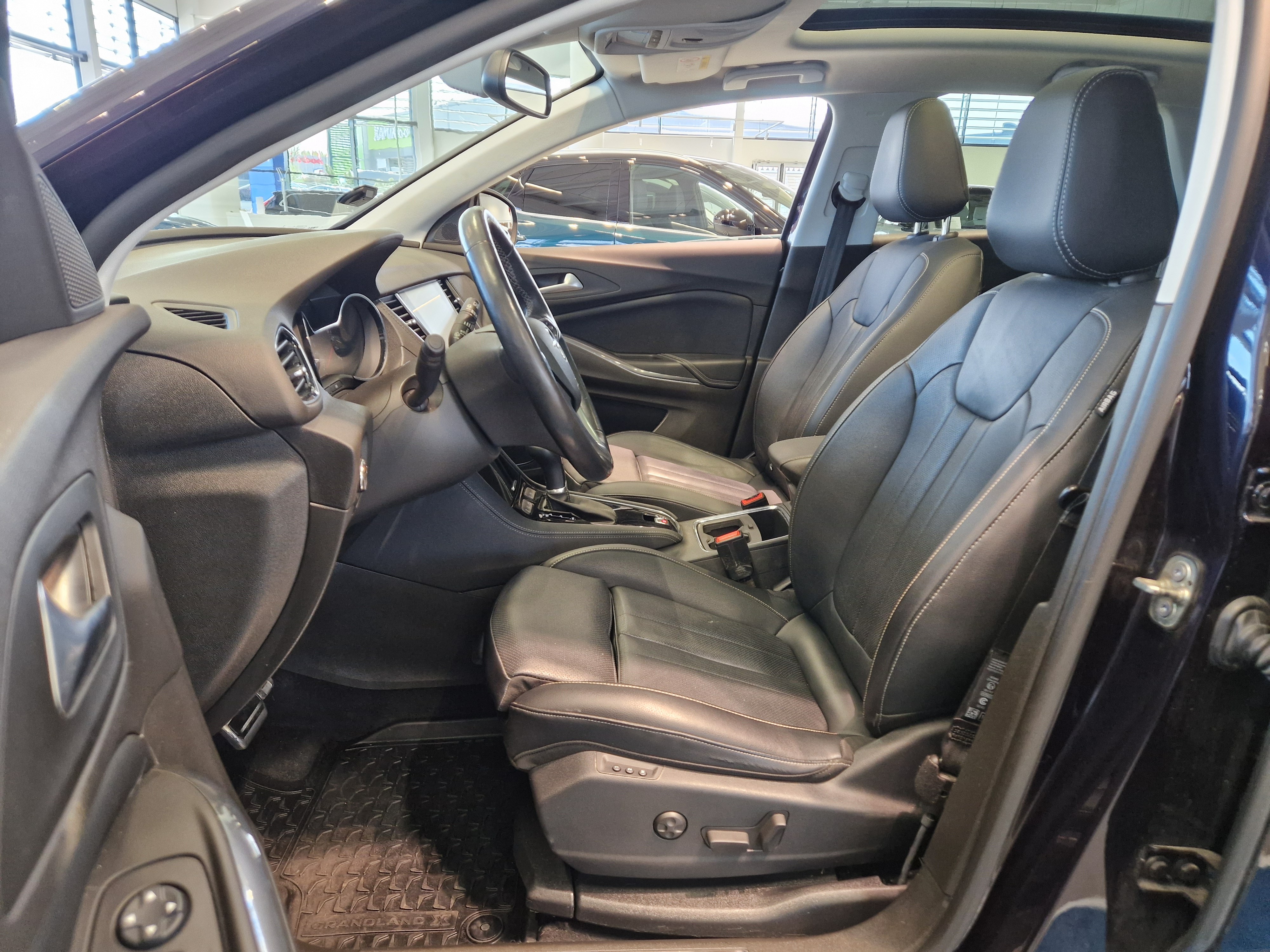 Opel GRANDLAND X EXECUTIVE 130 TURBO A TAKUU 12KK/20TKM