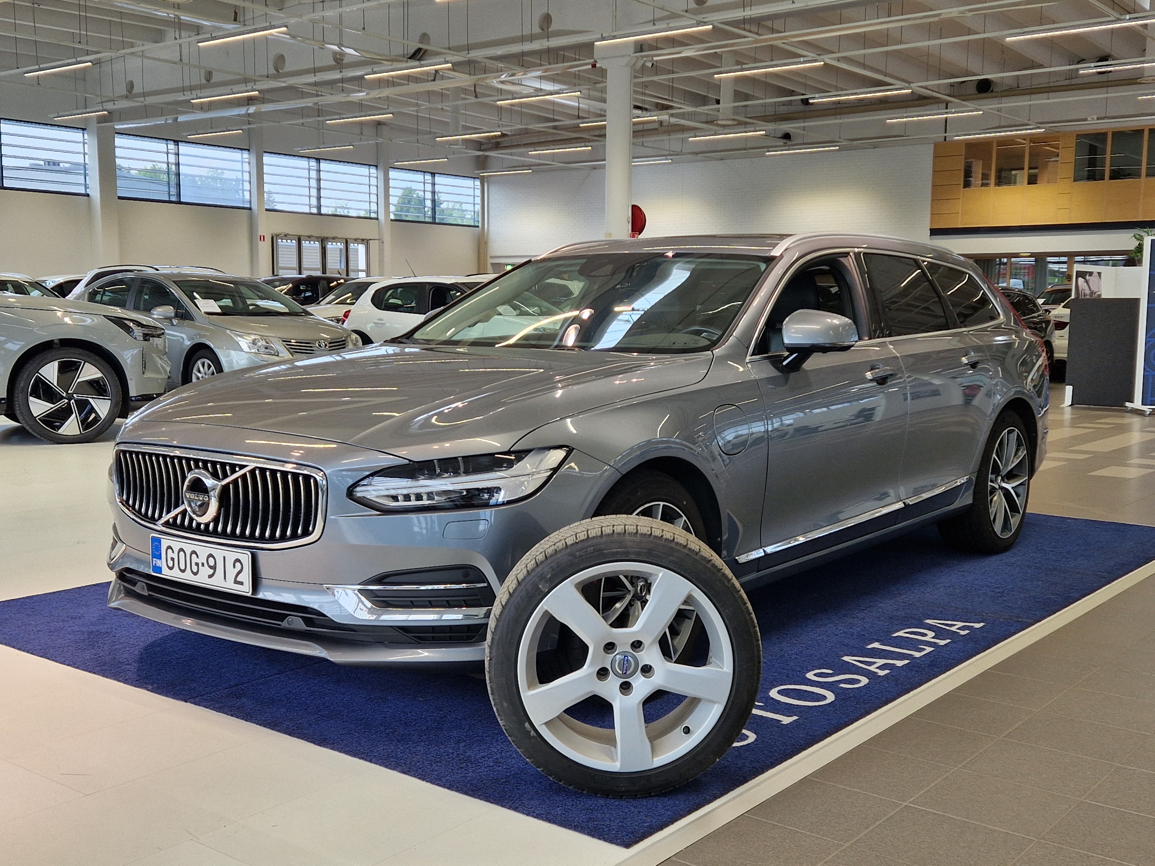 Volvo V90 T8 AWD Business Inscription 2018, photo 2/24
