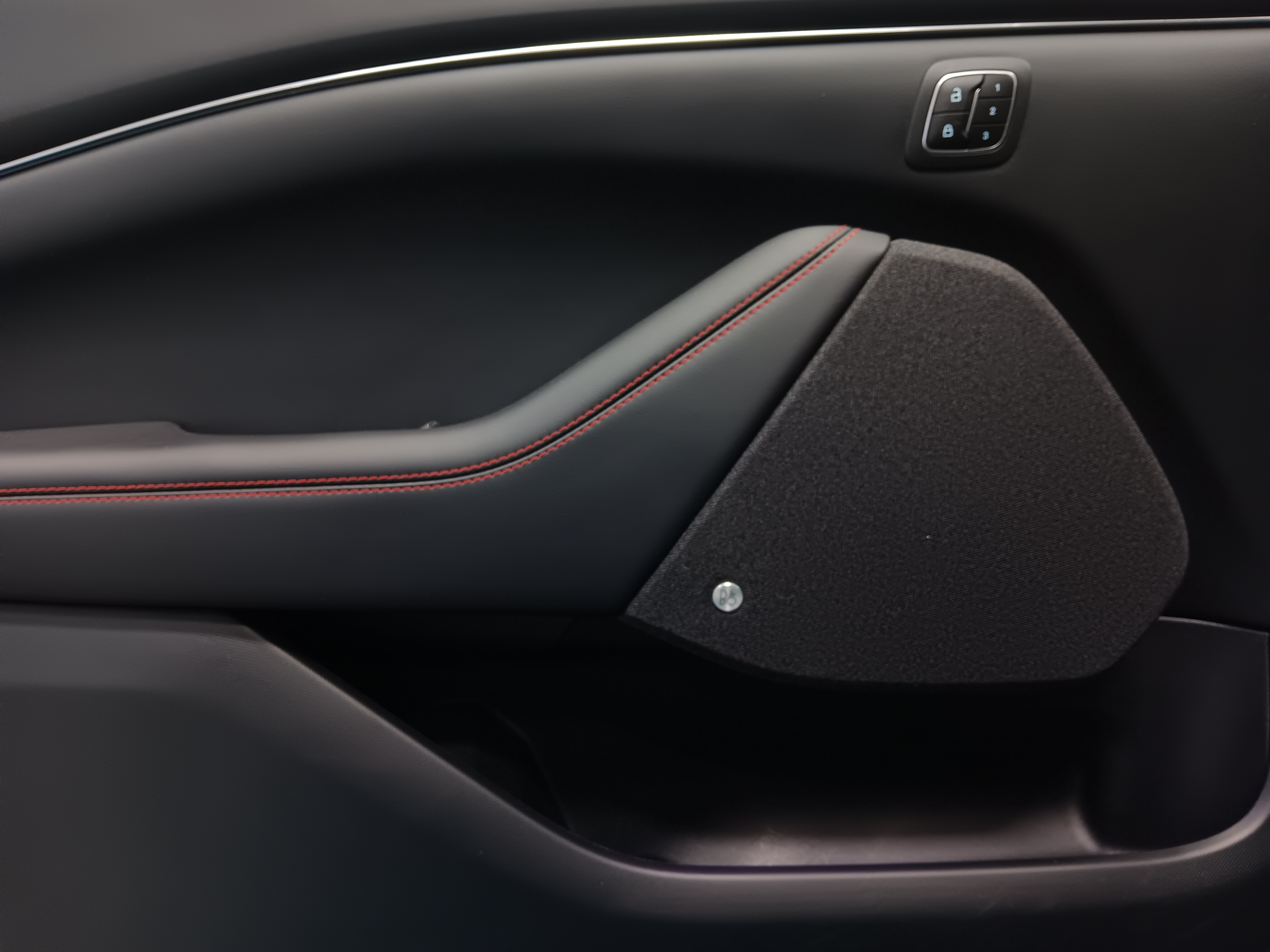 Ford MUSTANG MACH-E 75KWH 269HV A1 AWD 5-OVINEN