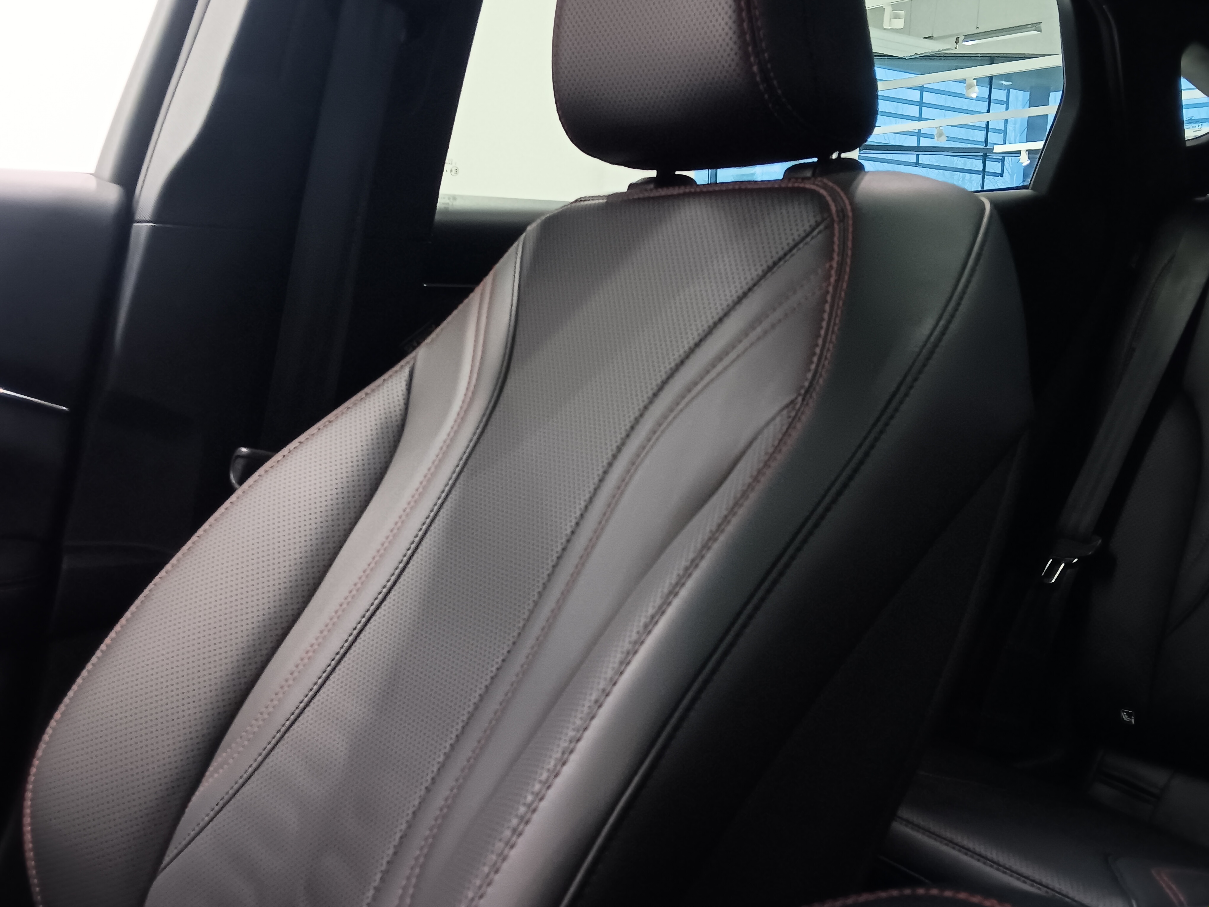 Ford MUSTANG MACH-E 75KWH 269HV A1 AWD 5-OVINEN