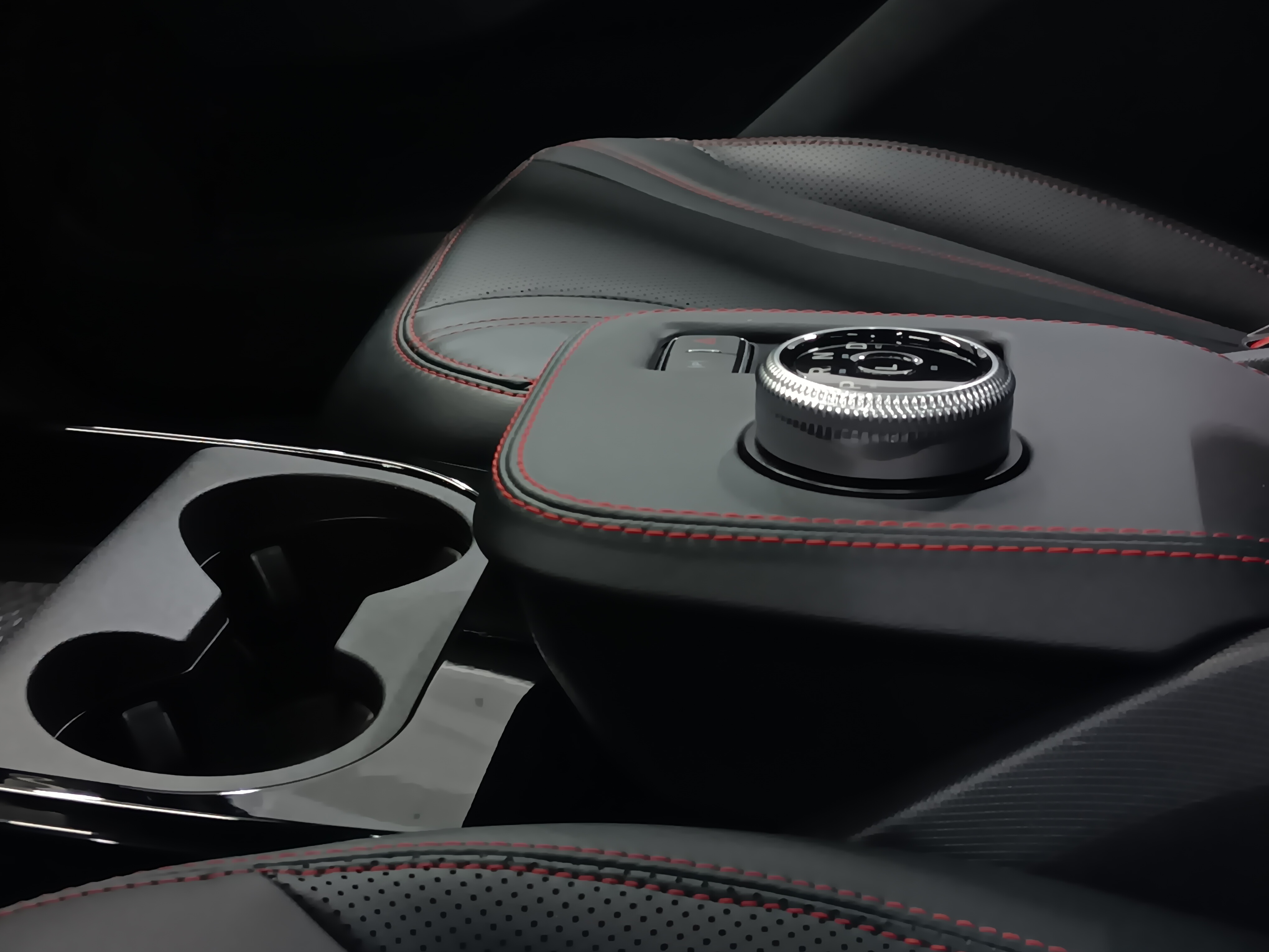 Ford MUSTANG MACH-E 75KWH 269HV A1 AWD 5-OVINEN