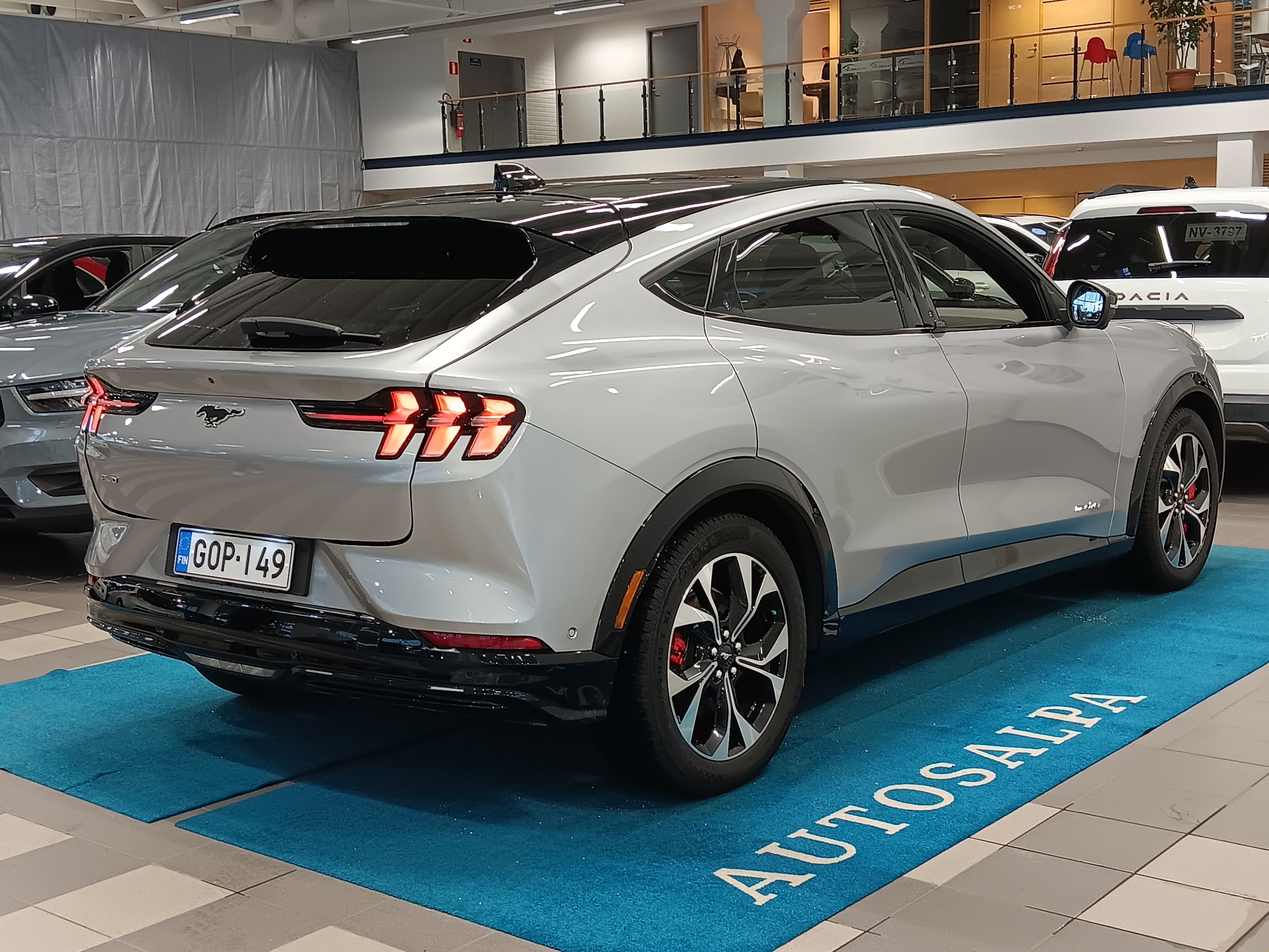 Ford MUSTANG MACH-E 75KWH 269HV A1 AWD 5-OVINEN