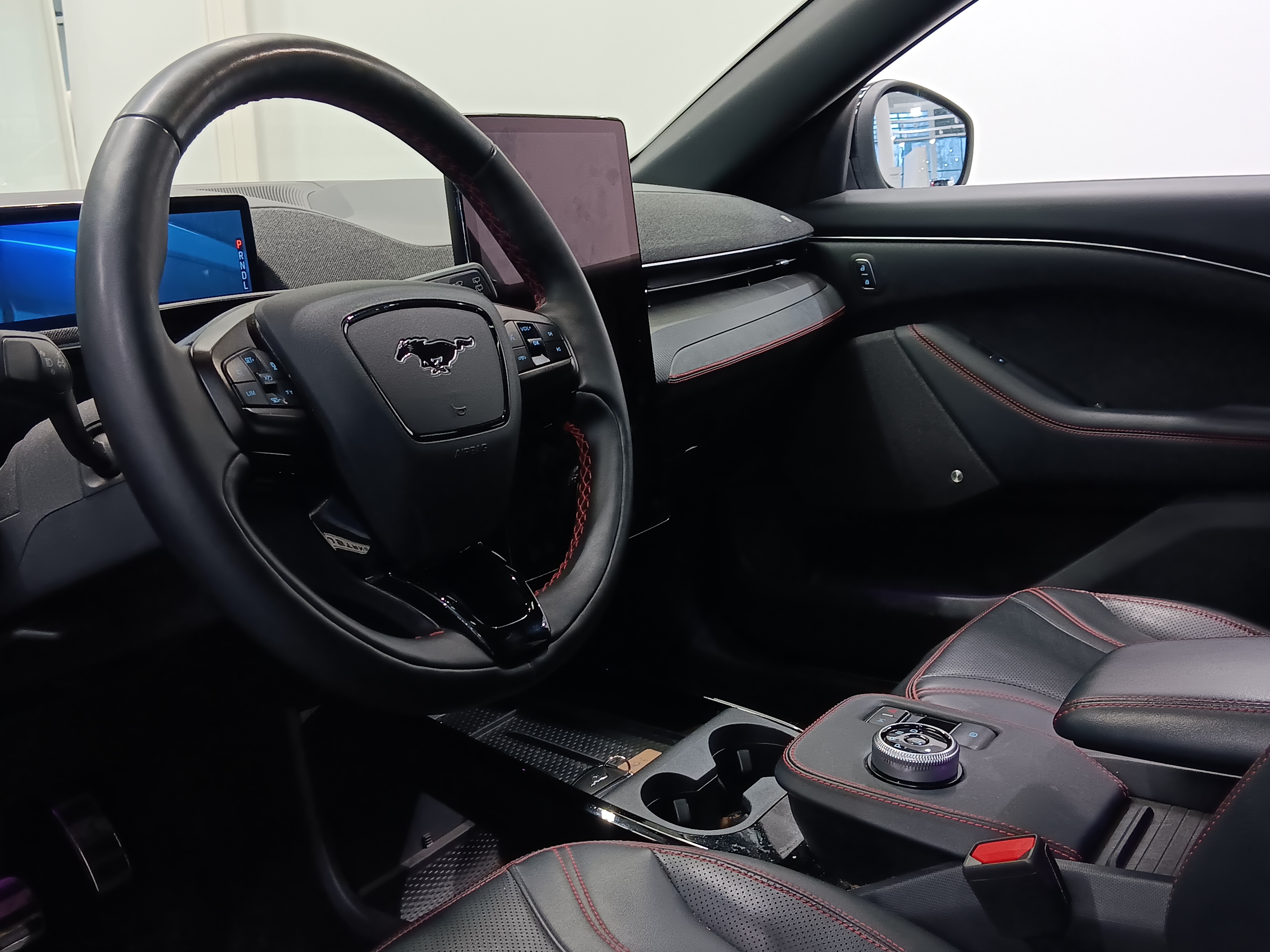 Ford MUSTANG MACH-E 75KWH 269HV A1 AWD 5-OVINEN