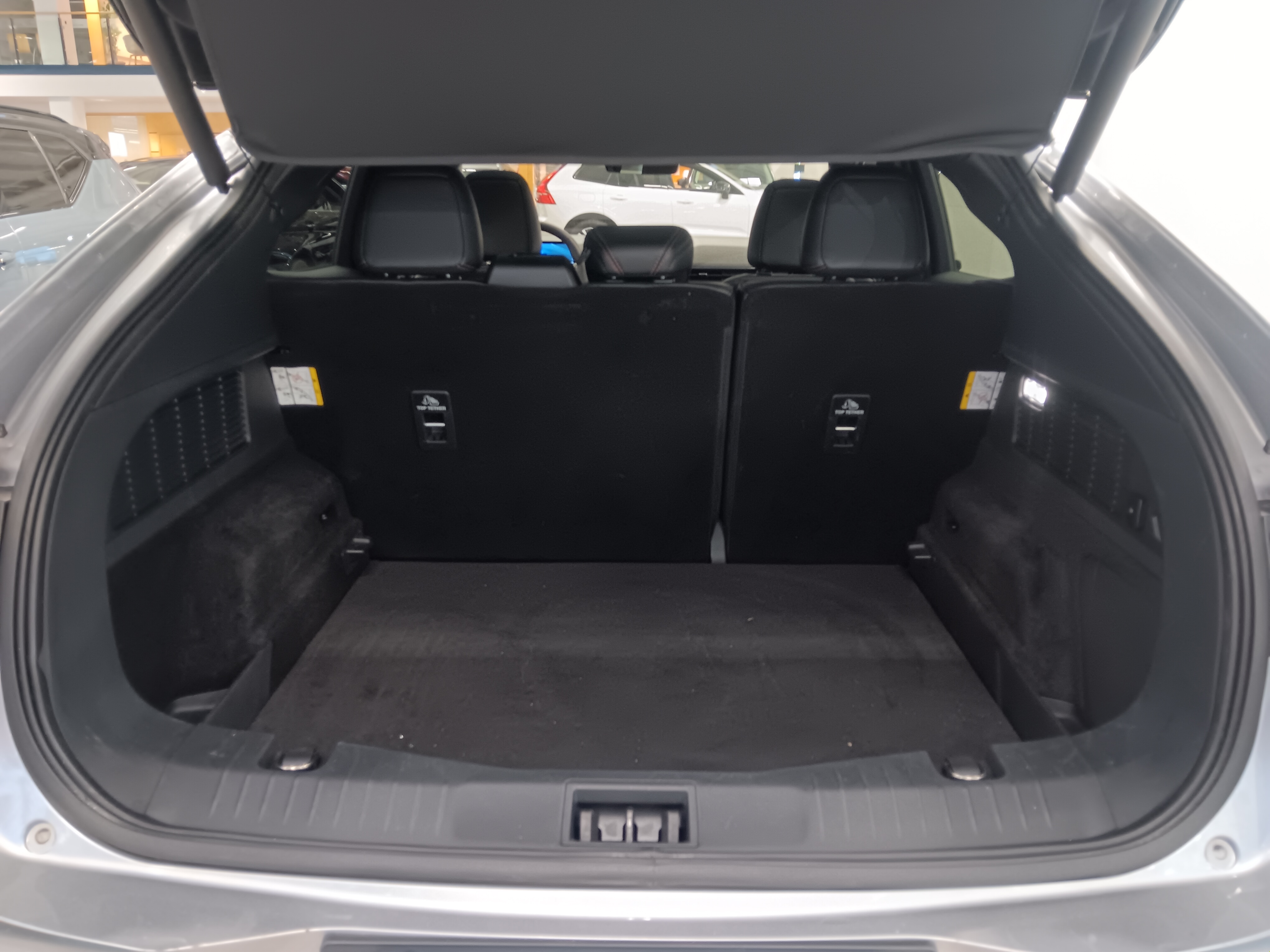 Ford MUSTANG MACH-E 75KWH 269HV A1 AWD 5-OVINEN