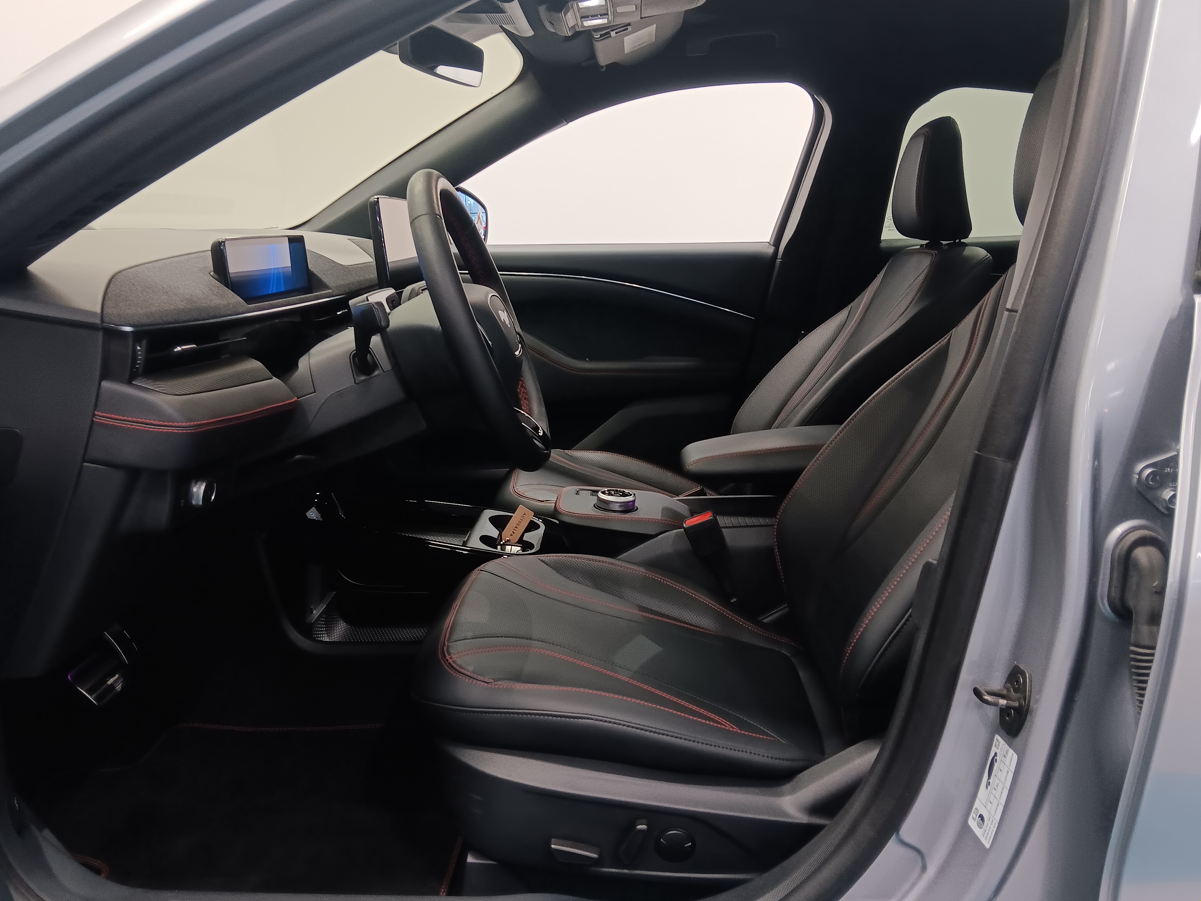 Ford MUSTANG MACH-E 75KWH 269HV A1 AWD 5-OVINEN