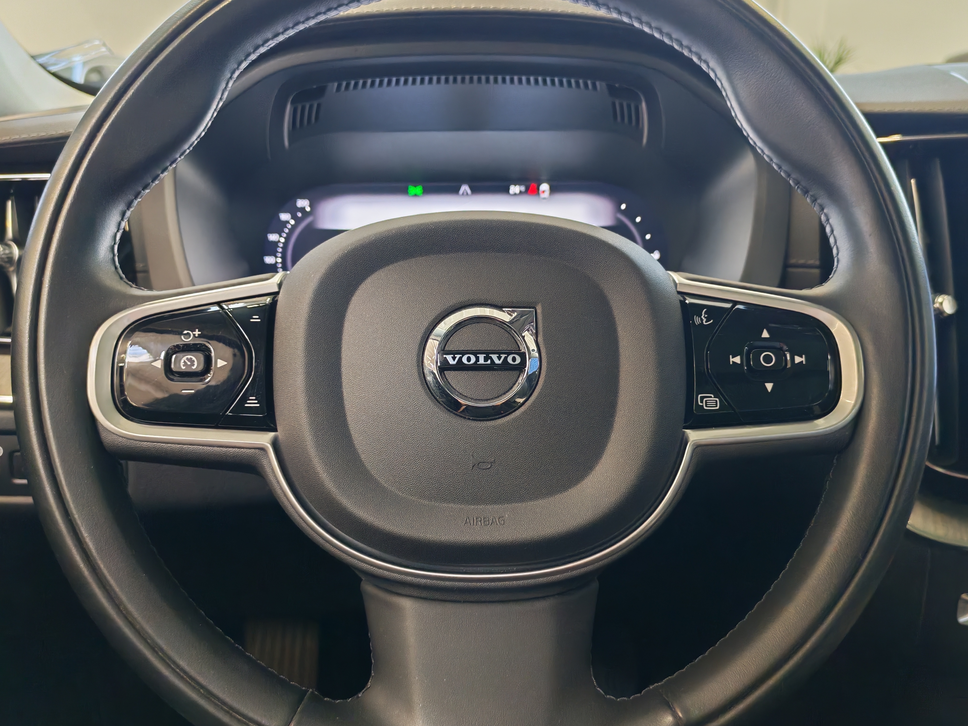 Volvo XC60 T6 TWE AWD INSCRIPTION TAKUU 24KK/40TKM