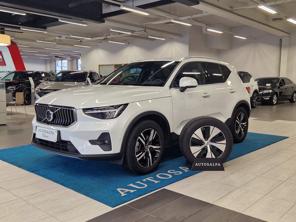 Volvo XC40 B4 AWD MHEV PLUS BRIGHT TAKUU 24KK/40TKM