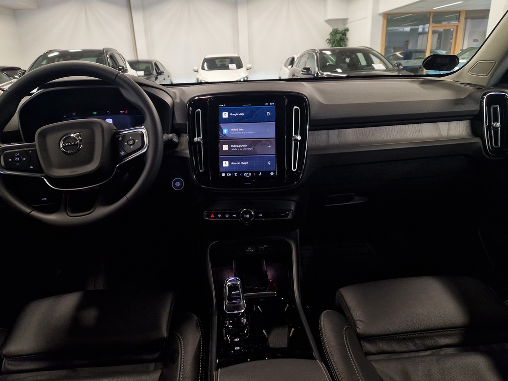 Volvo XC40 B4 AWD MHEV PLUS BRIGHT TAKUU 24KK/40TKM