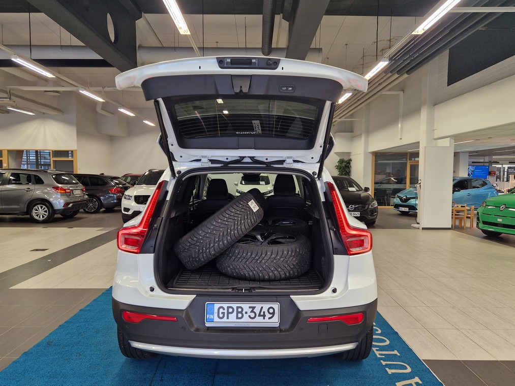 Volvo XC40 B4 AWD MHEV PLUS BRIGHT TAKUU 24KK/40TKM