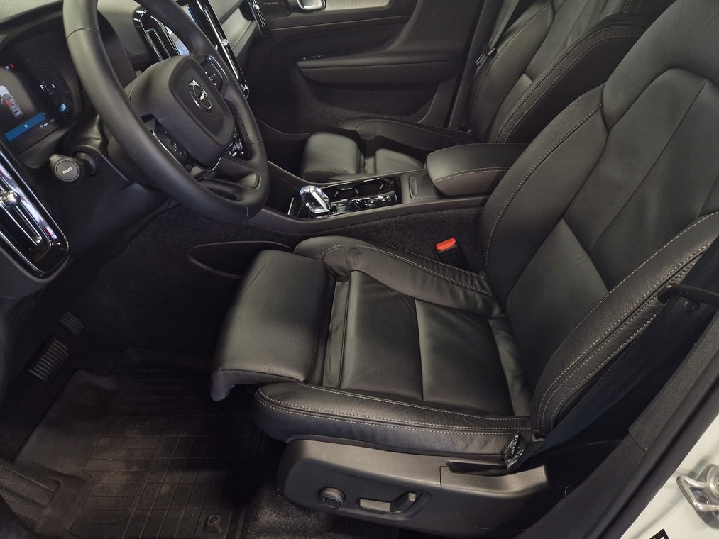 Volvo XC40 B4 AWD MHEV PLUS BRIGHT TAKUU 24KK/40TKM