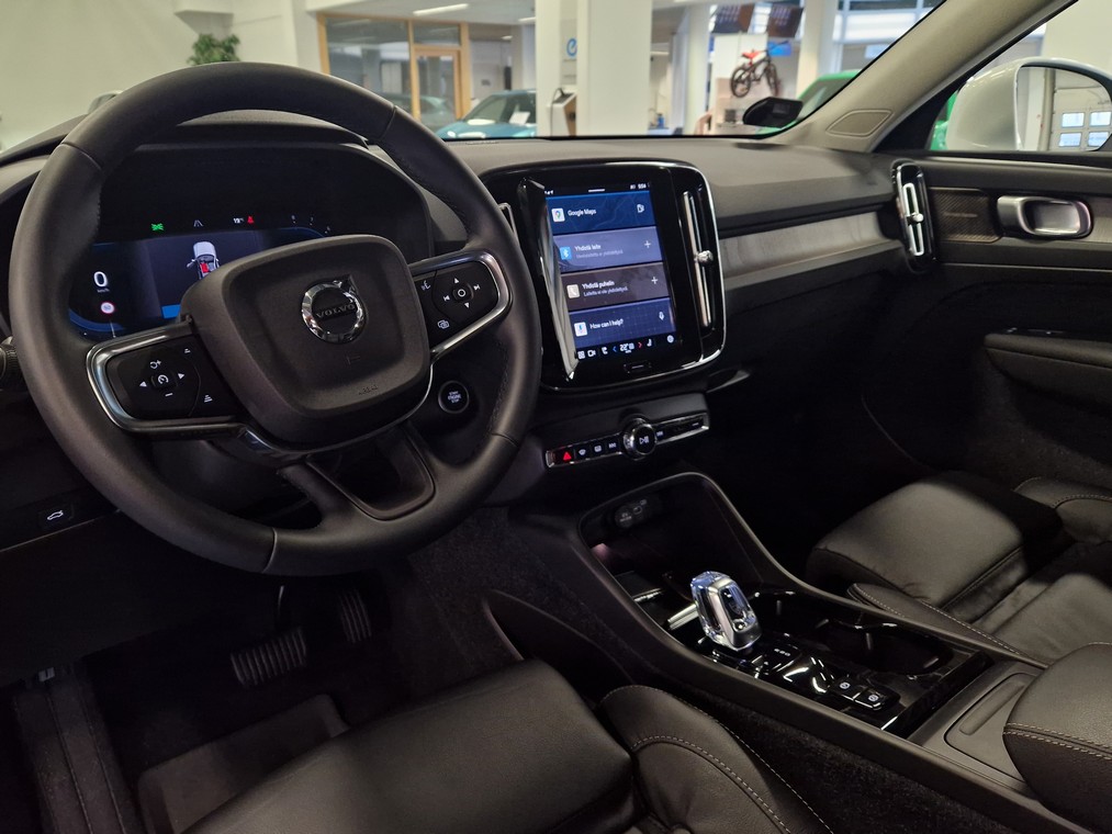 Volvo XC40 B4 AWD MHEV PLUS BRIGHT TAKUU 24KK/40TKM