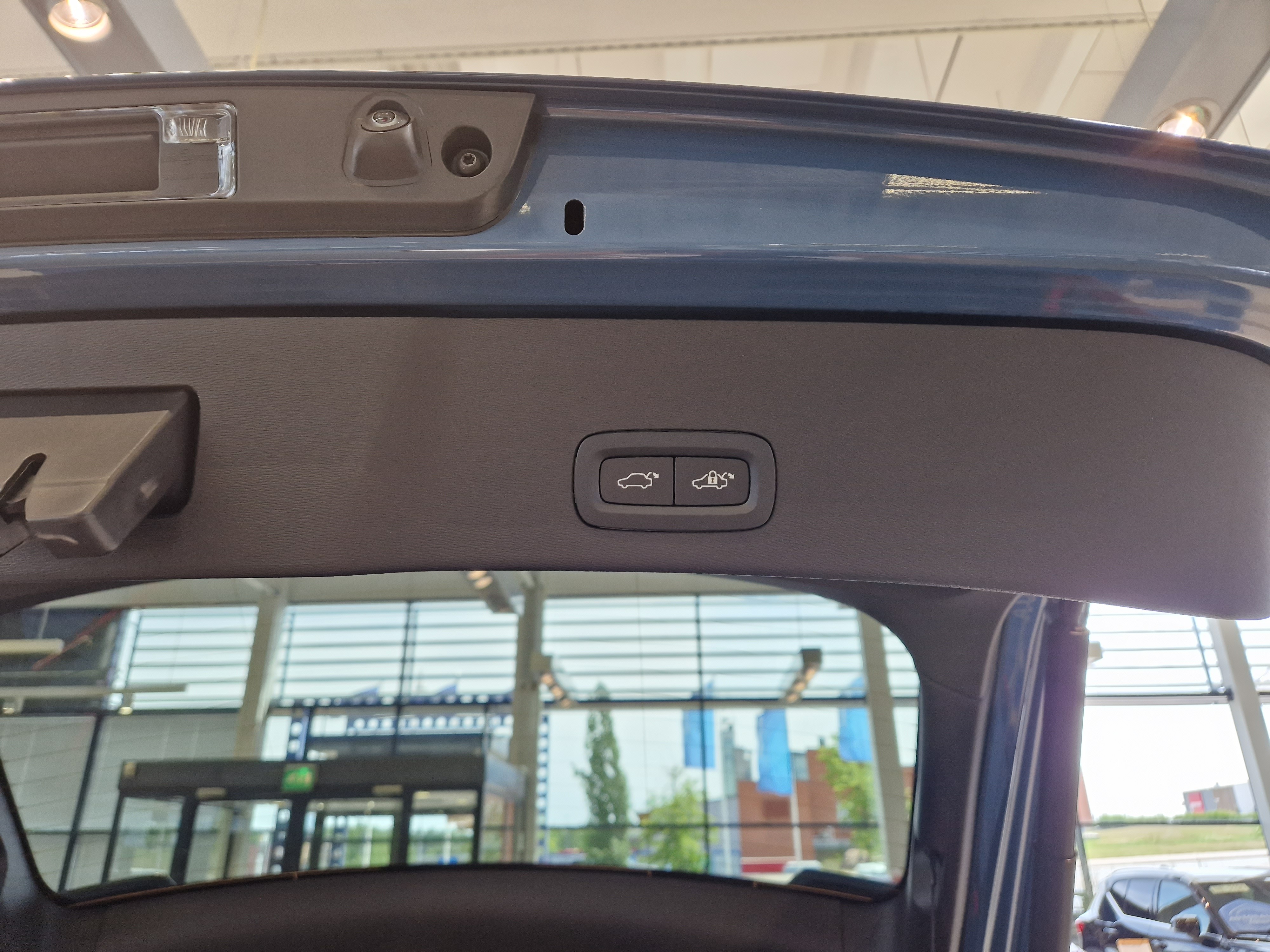 Volvo C40 RECHARGE TWIN PLUS.