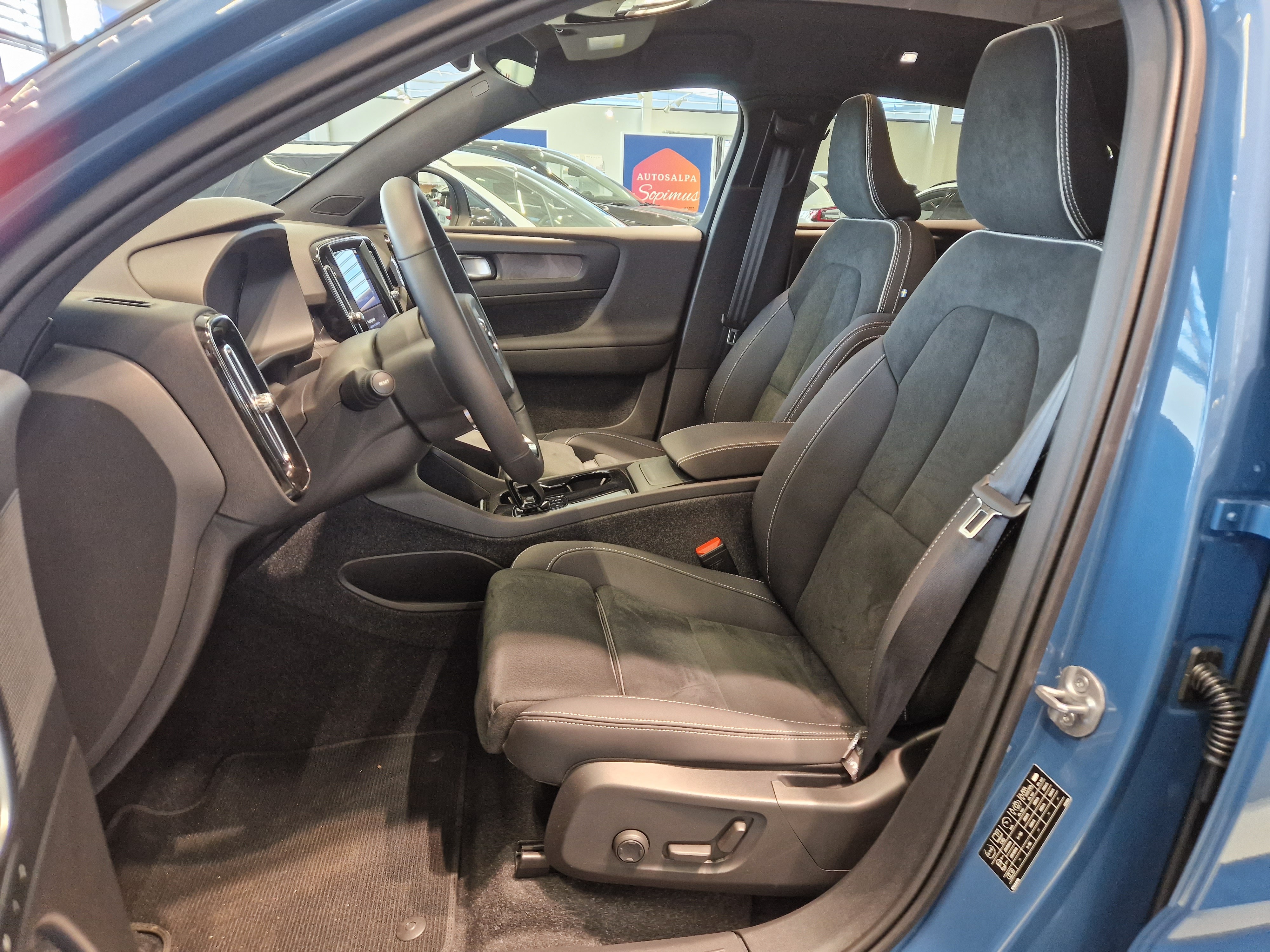 Volvo C40 RECHARGE TWIN PLUS.