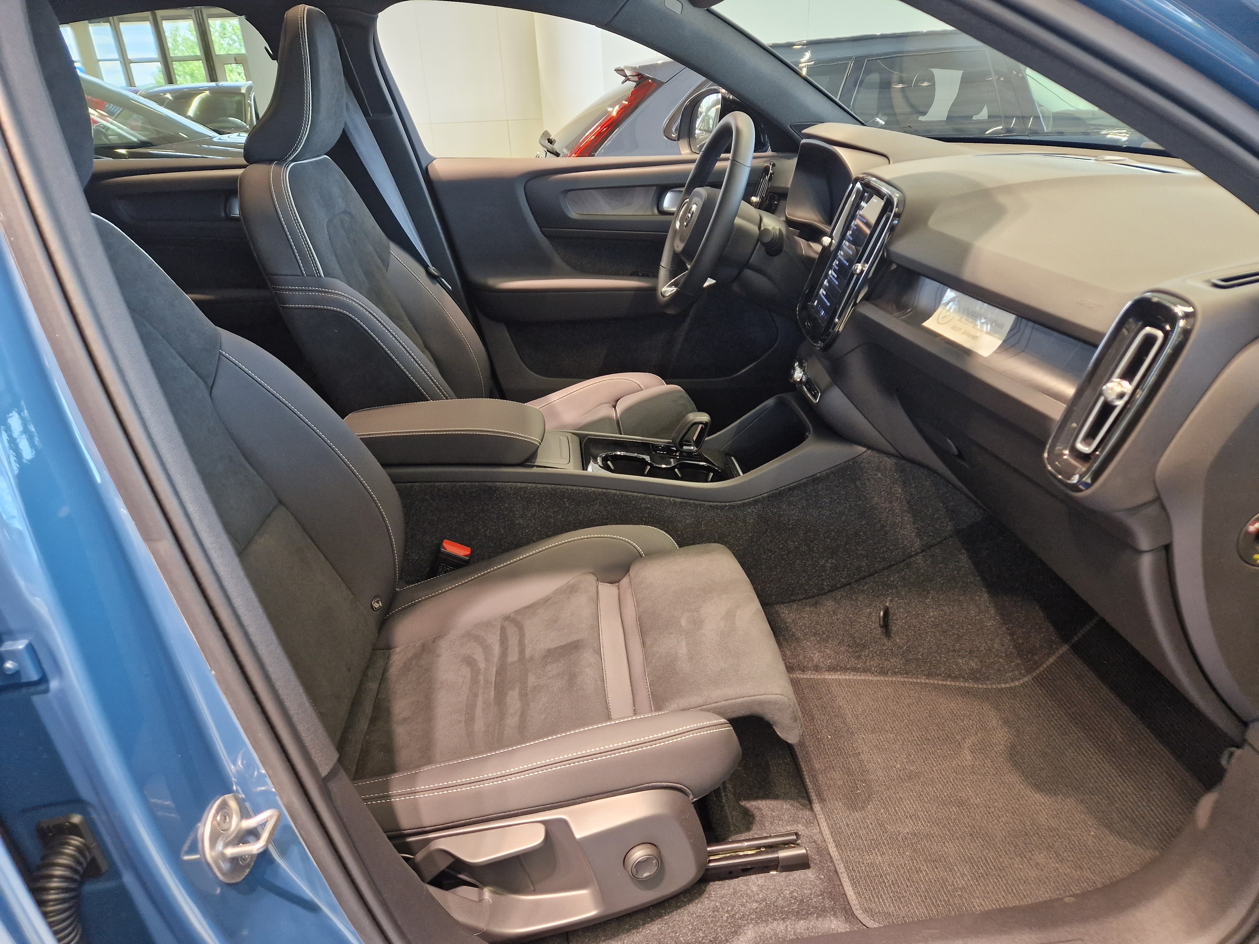 Volvo C40 RECHARGE TWIN PLUS.