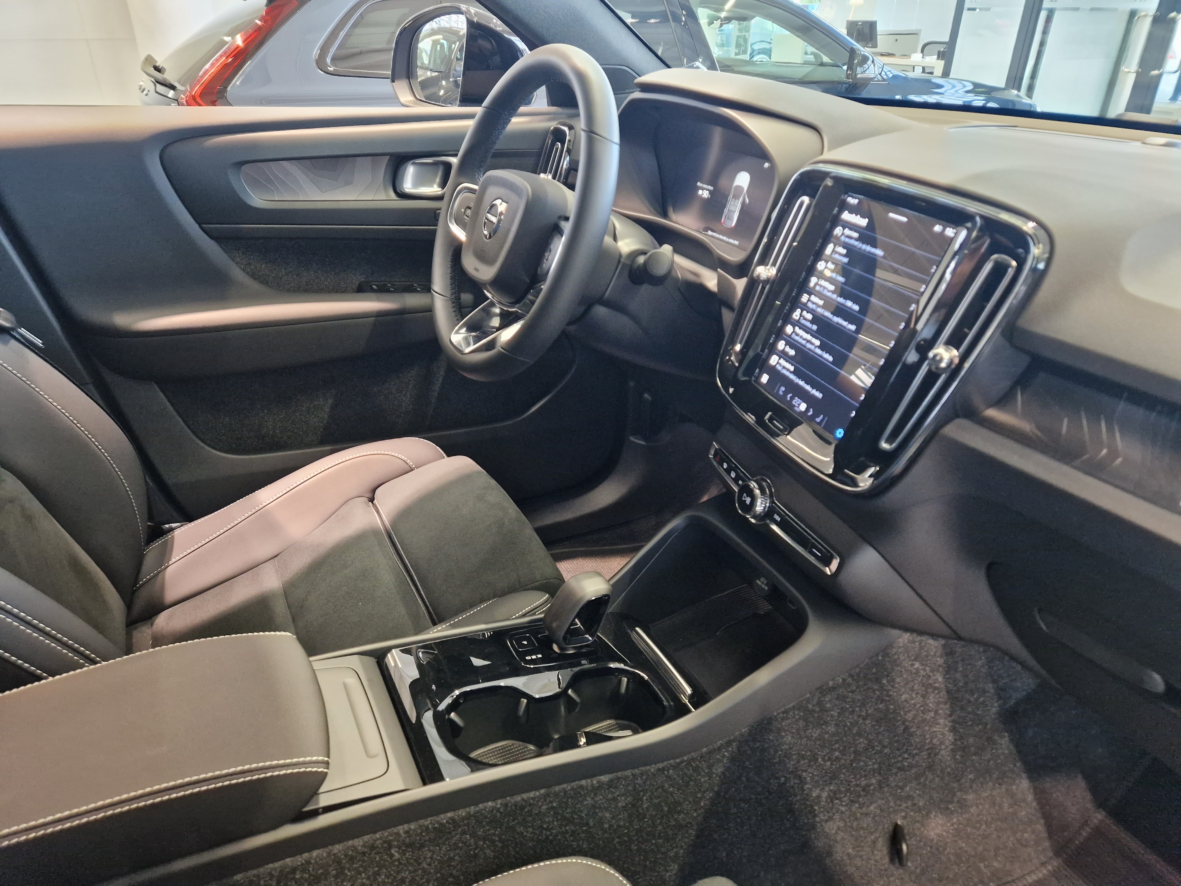 Volvo C40 RECHARGE TWIN PLUS.