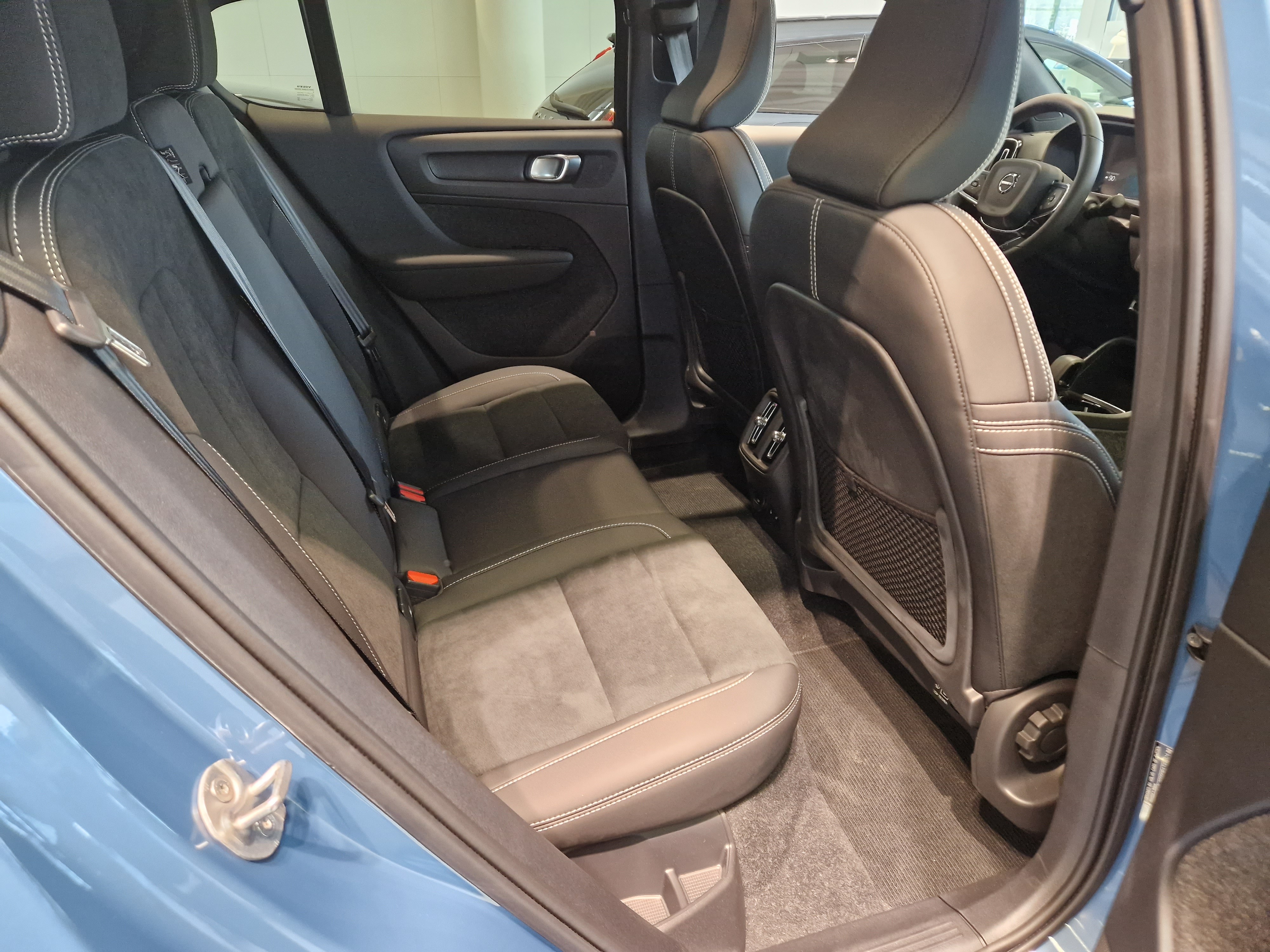 Volvo C40 RECHARGE TWIN PLUS.