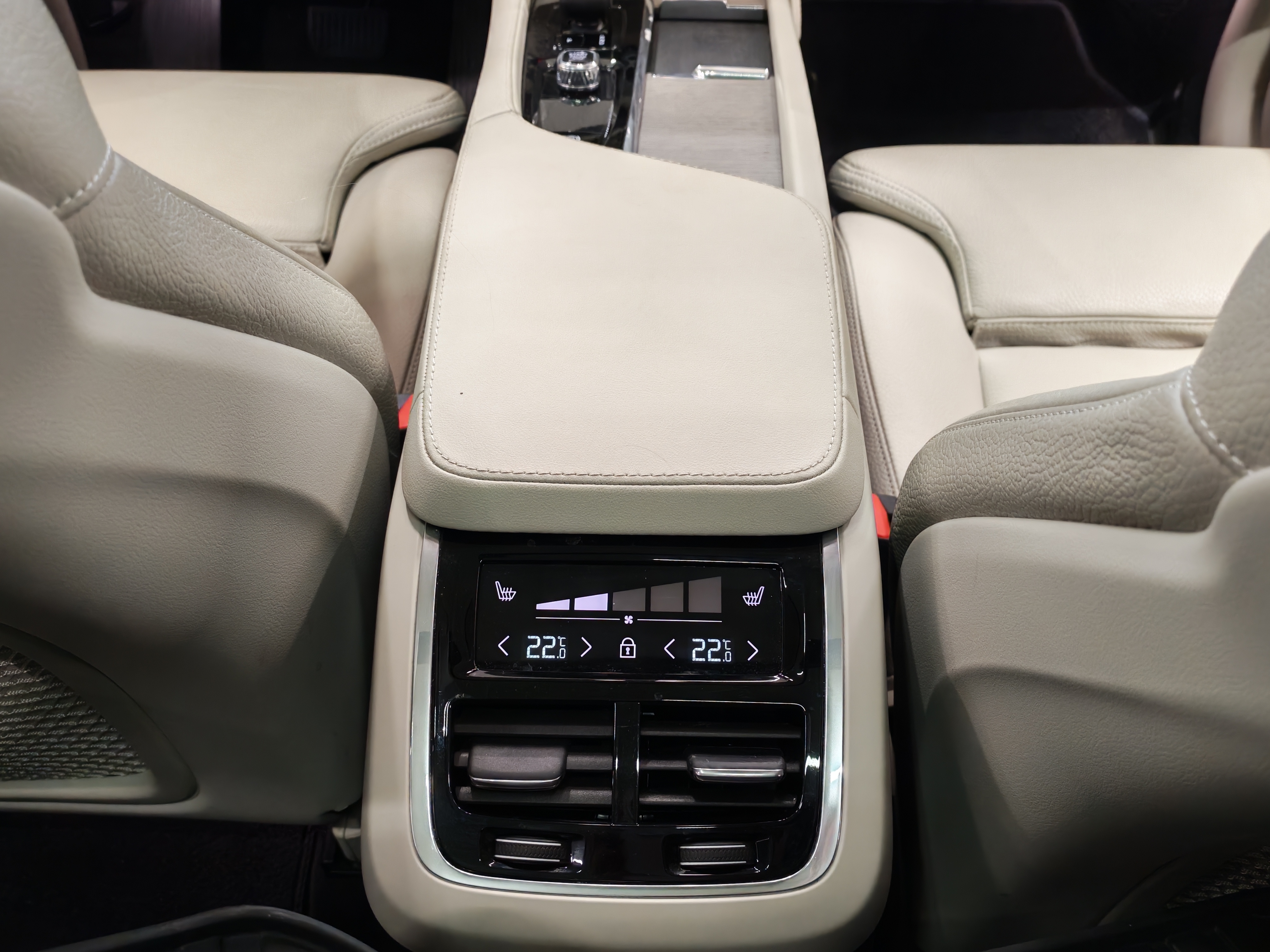 Volvo XC90 T8 AWD LONG RANGE  ULTIMATE DARK TAKUU 24KK/40TKM