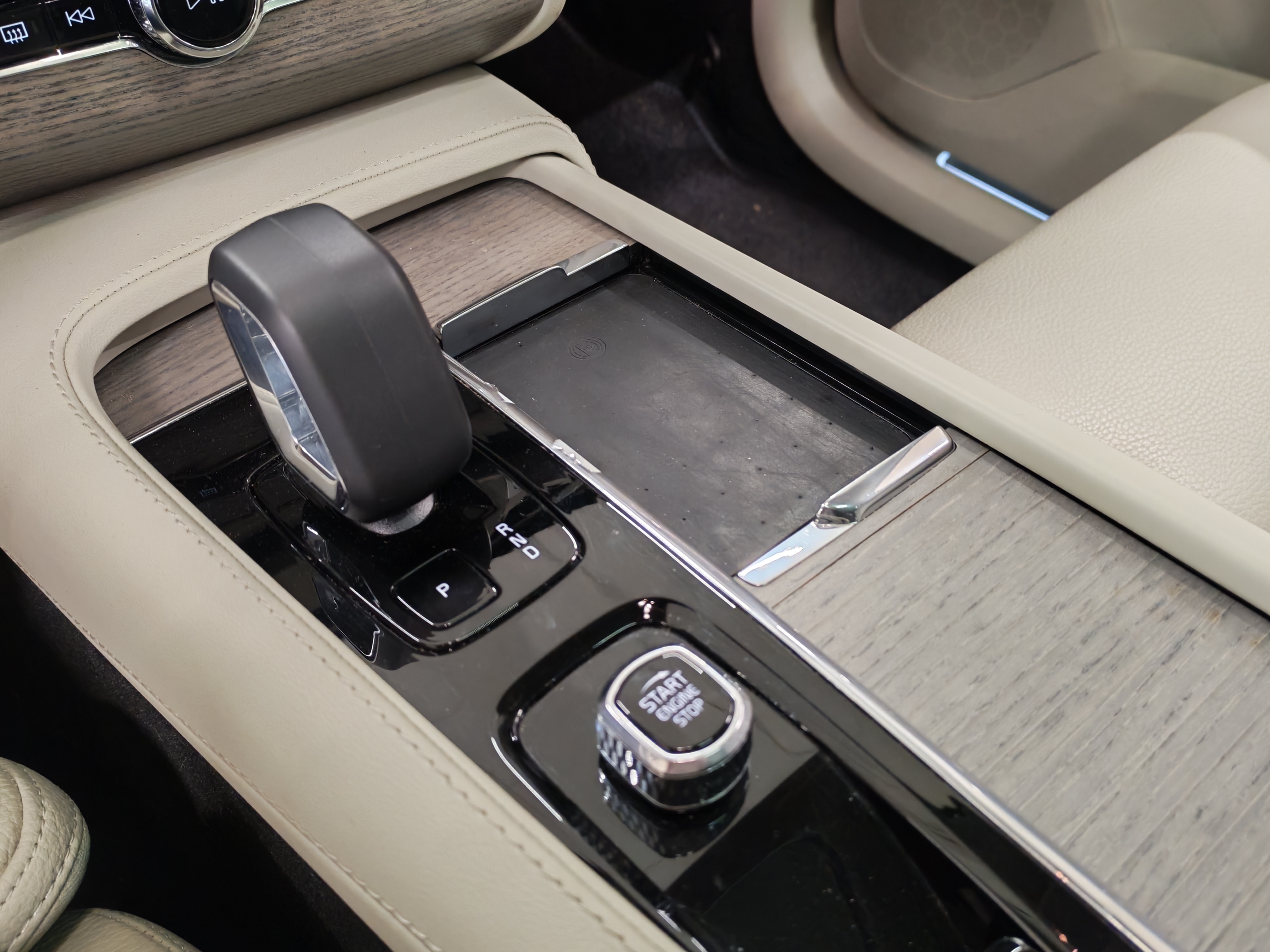 Volvo XC90 T8 AWD LONG RANGE  ULTIMATE DARK TAKUU 24KK/40TKM