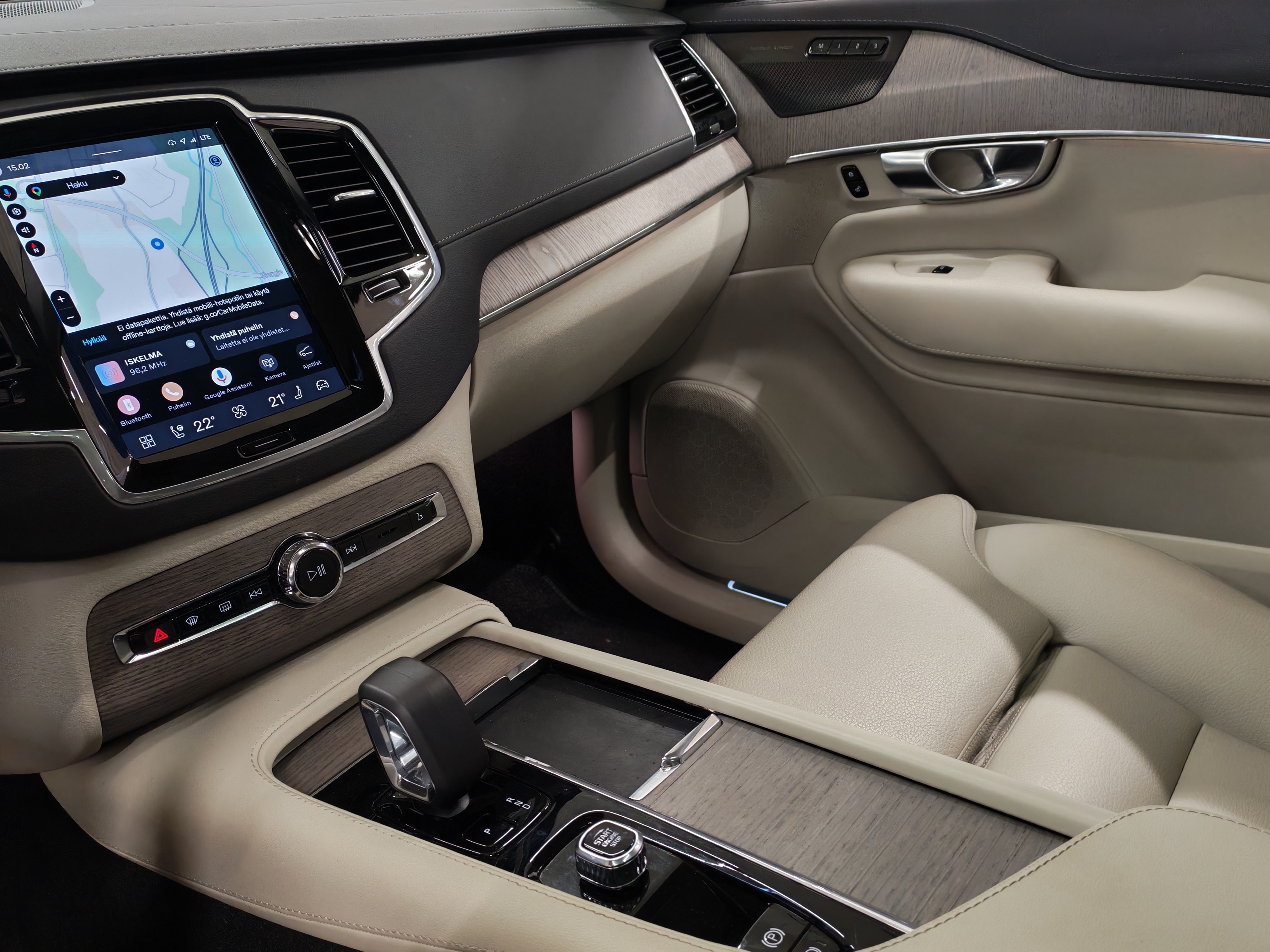 Volvo XC90 T8 AWD LONG RANGE  ULTIMATE DARK TAKUU 24KK/40TKM