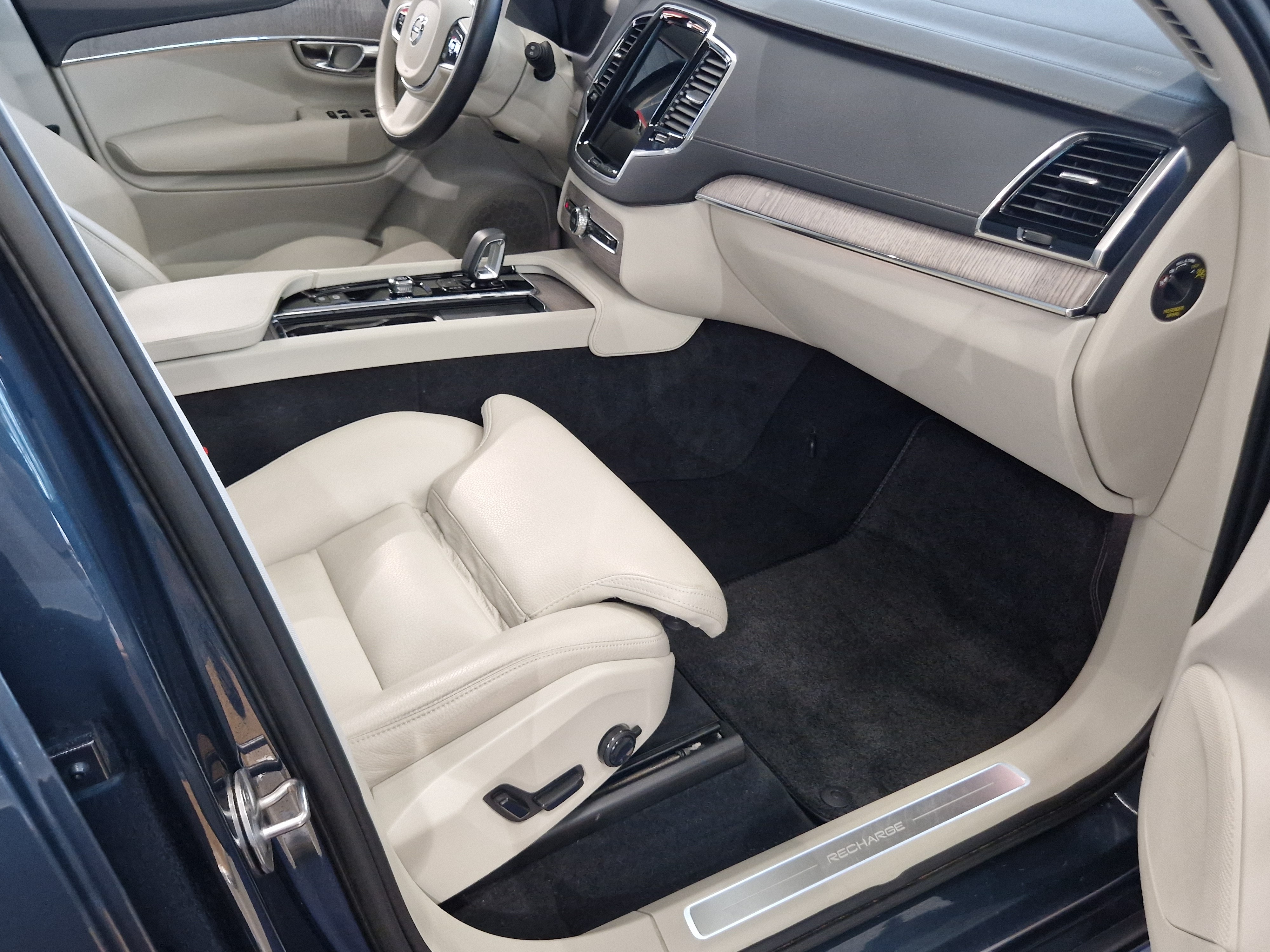 Volvo XC90 T8 AWD LONG RANGE  ULTIMATE DARK TAKUU 24KK/40TKM
