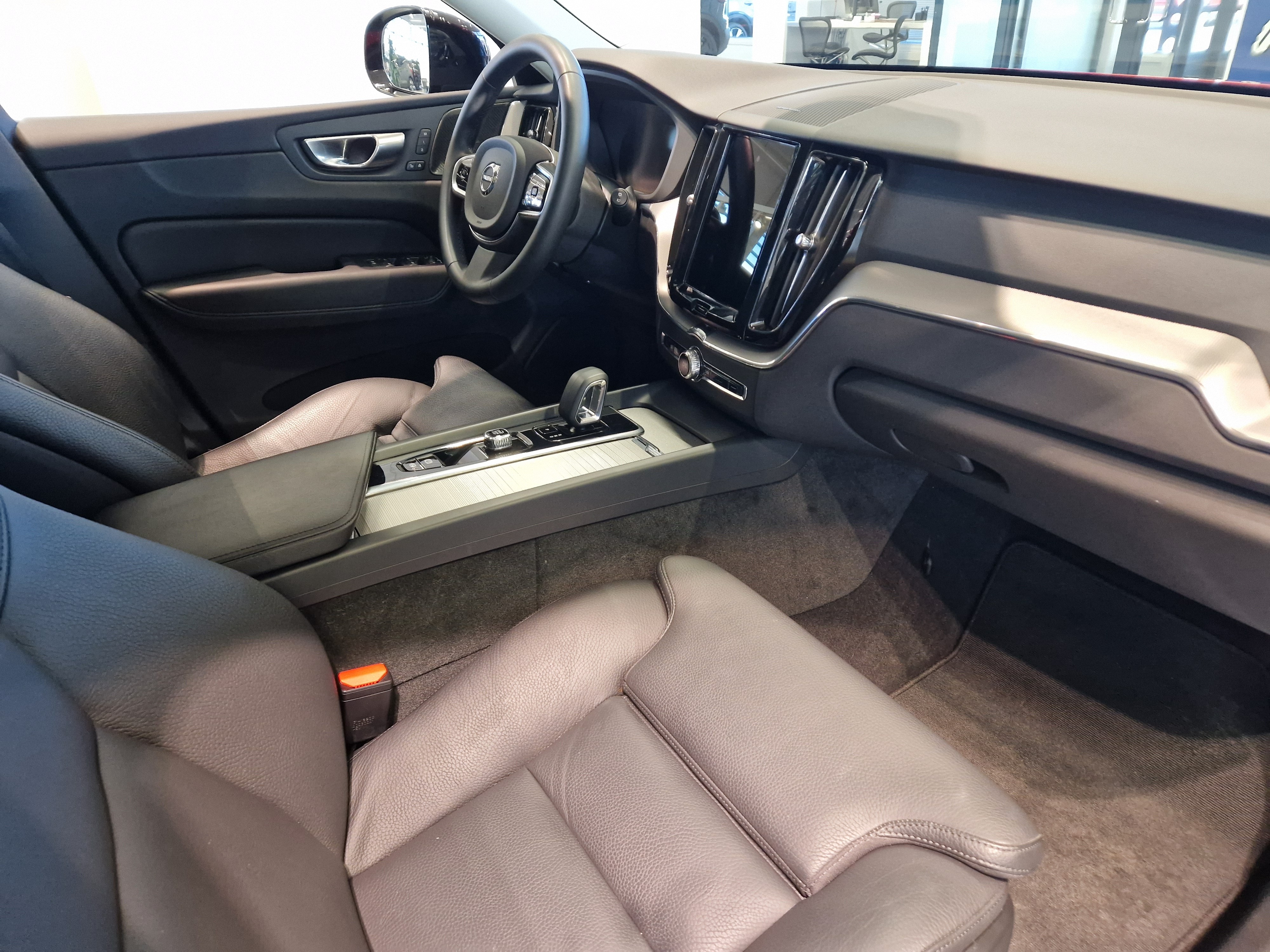 Volvo XC60 T8 AWD LONG RANGE PLUS DARK TAKUU 24KK/40TKM