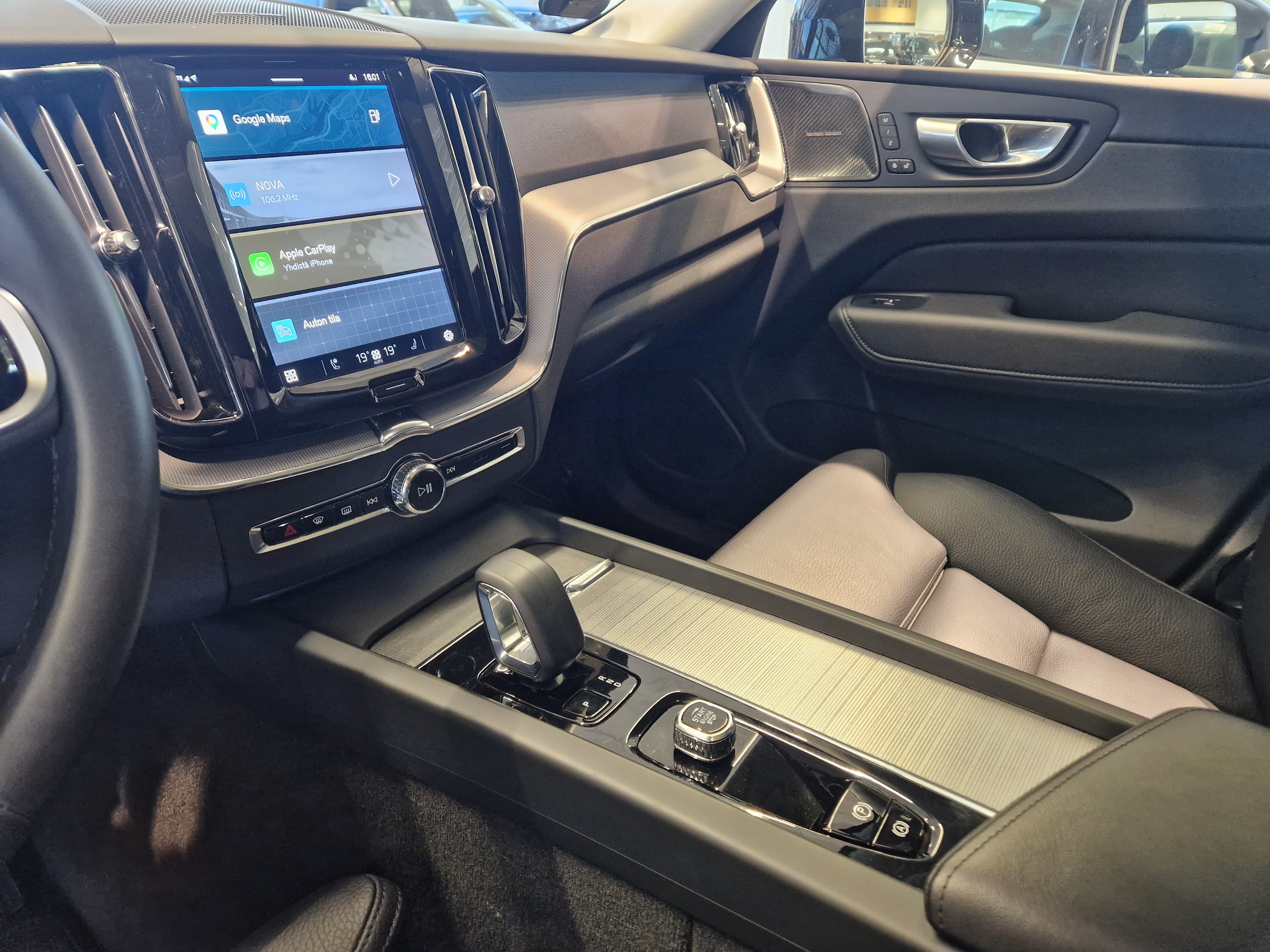 Volvo XC60 T8 AWD LONG RANGE PLUS DARK TAKUU 24KK/40TKM