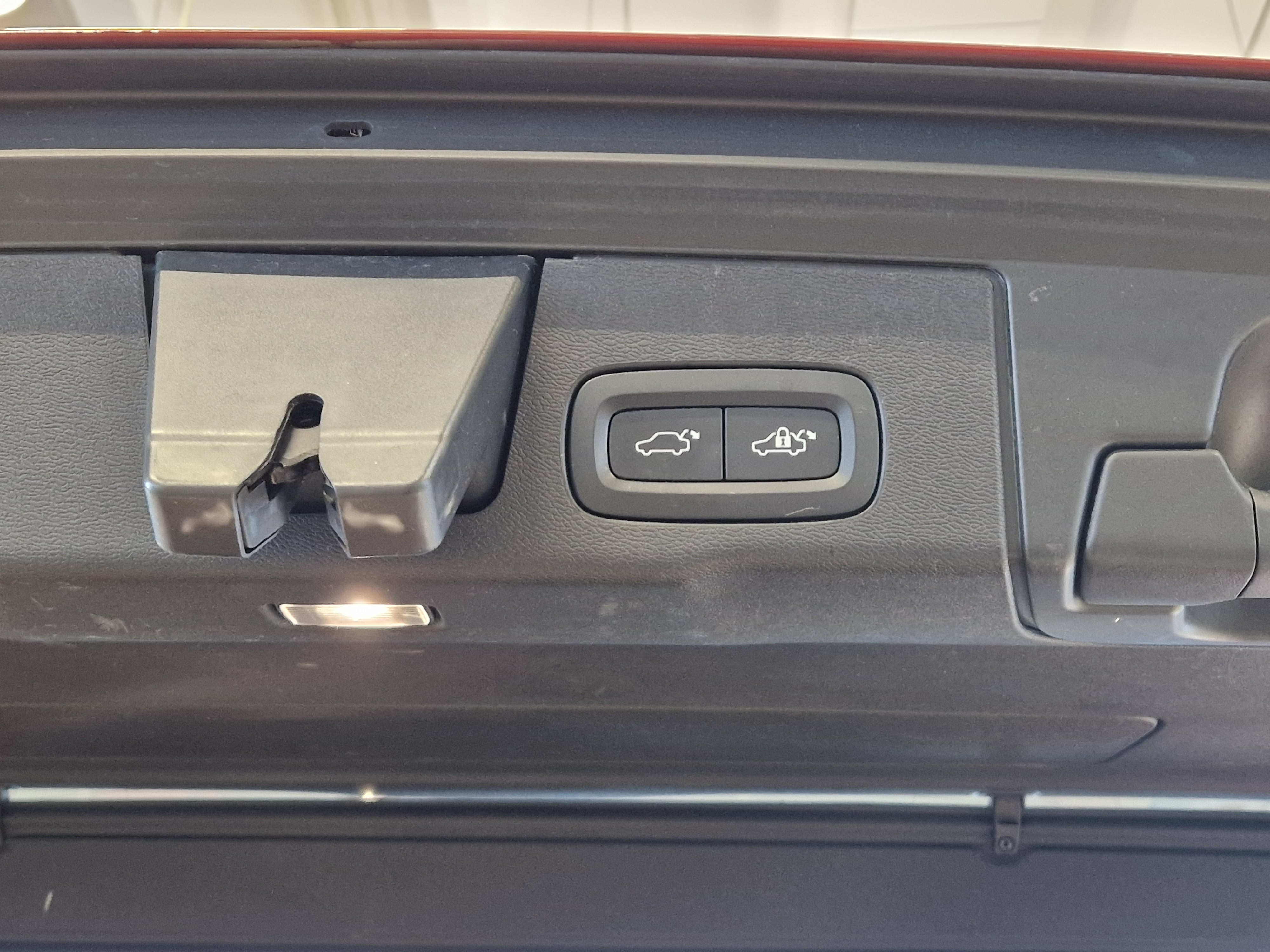 Volvo XC60 T8 AWD LONG RANGE PLUS DARK TAKUU 24KK/40TKM