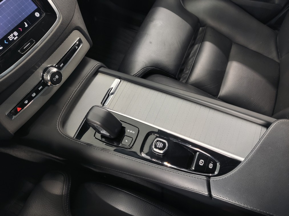 Volvo XC90 T8 AWD LONG RANGE PLUS BRIGHT AUT TAKUU 24KK/40TKM