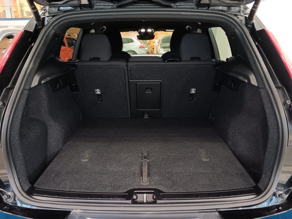 Volvo EX40 TWIN PLUS SELEKT TAKUU