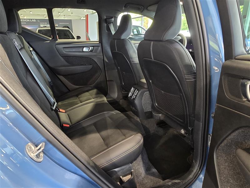 Volvo EX40 RECHARGE SINGLE PLUS EXTENDED RANGE.