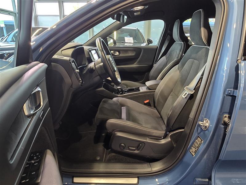 Volvo EX40 RECHARGE SINGLE PLUS EXTENDED RANGE.