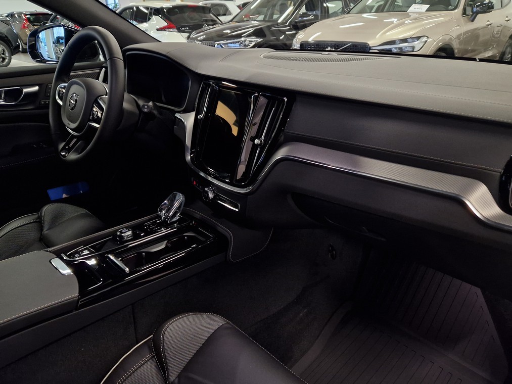 Volvo V60 T8 AWD LONG RANGE ULTRA DARK